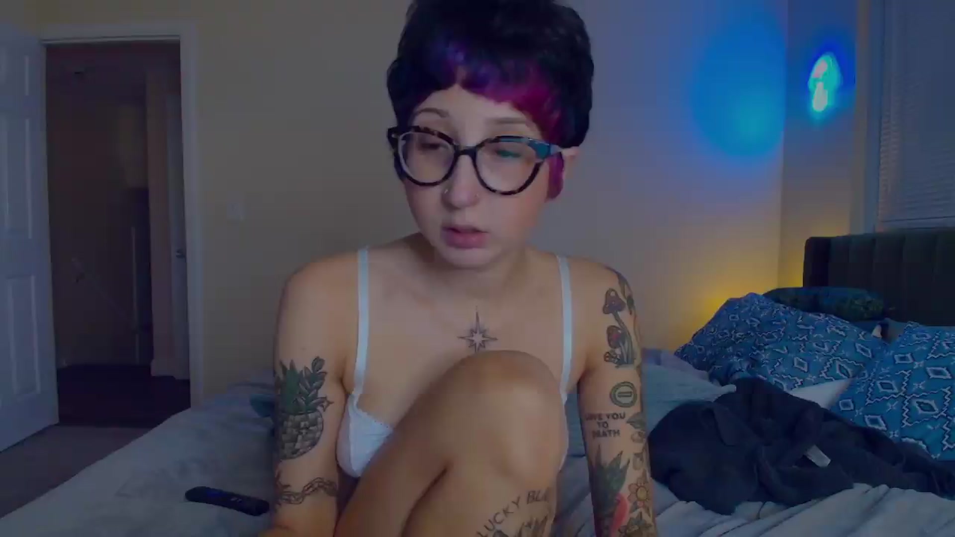 Gallery image thumbnail from Strawberrrri1's myfreecams stream on, 05/23/2026, 03:56 image 1 of 20
