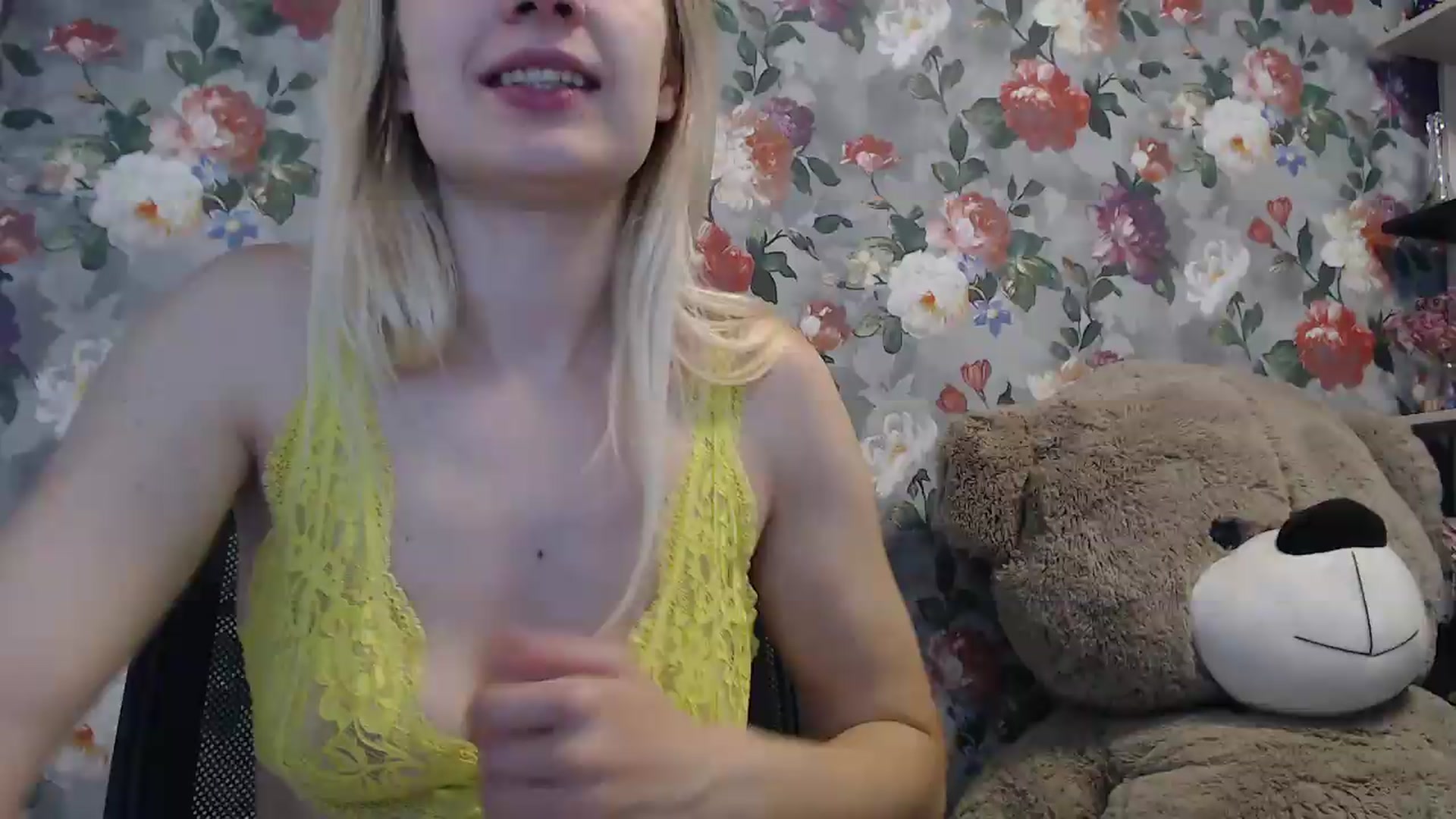 Gallery image thumbnail from StrawberryDonut's myfreecams stream on, 09/20/2026, 13:45 image 6 of 20