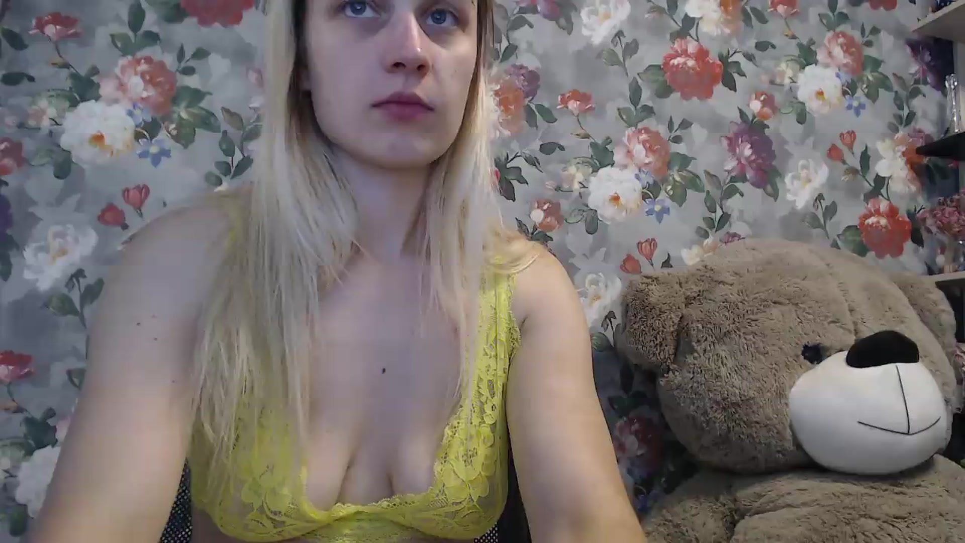 Gallery image thumbnail from StrawberryDonut's myfreecams stream on, 09/20/2026, 13:45 image 7 of 20