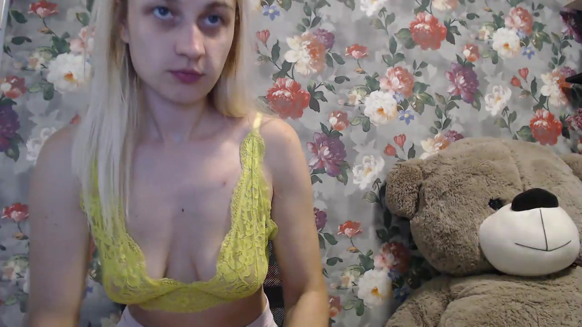 Gallery image thumbnail from StrawberryDonut's myfreecams stream on, 09/20/2026, 19:59 image 12 of 20