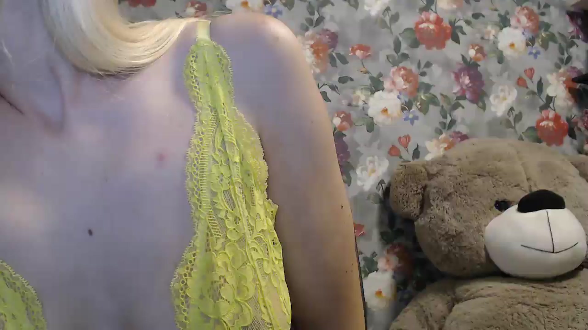 Gallery image thumbnail from StrawberryDonut's myfreecams stream on, 09/20/2026, 21:26 image 15 of 20