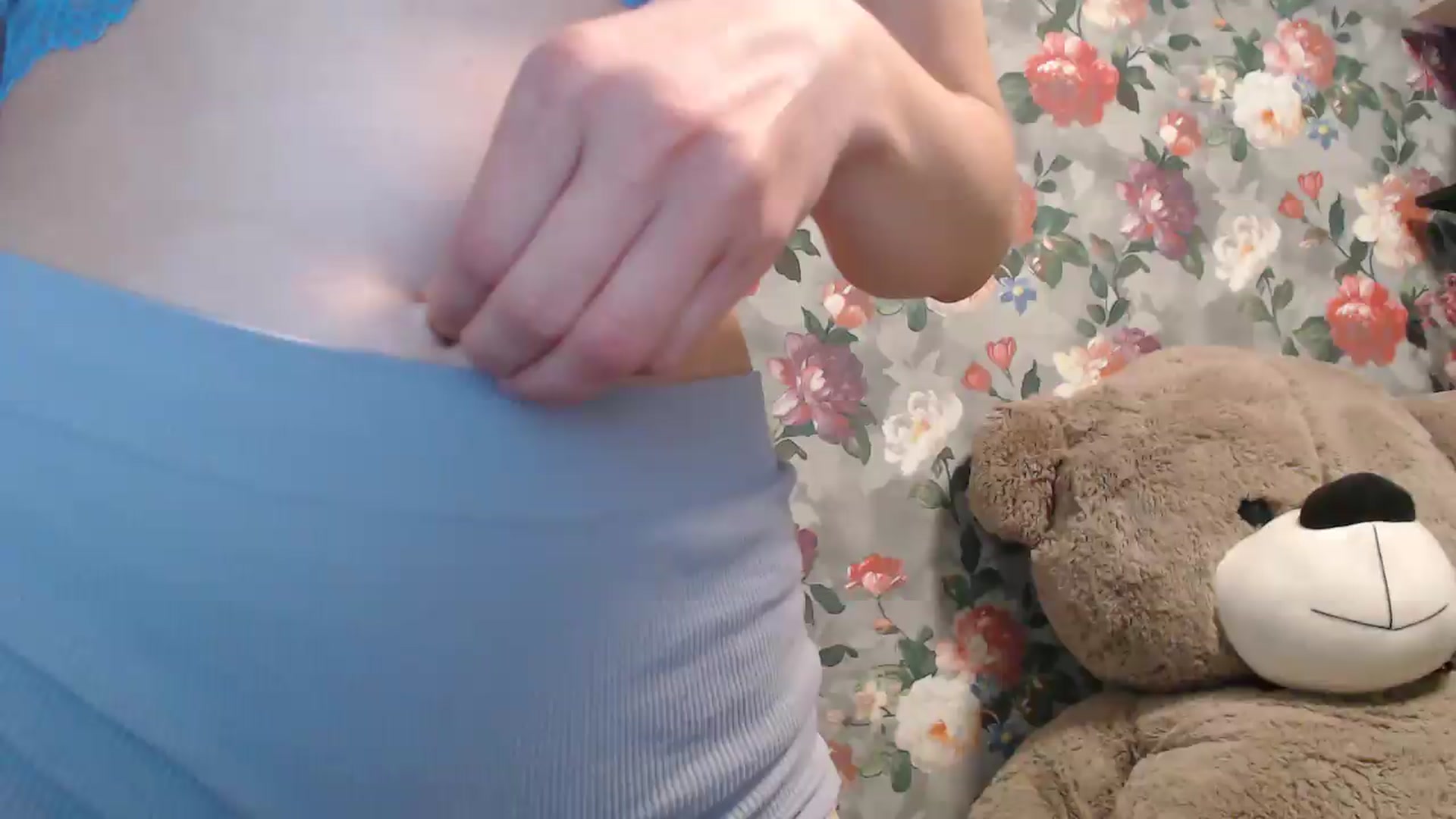 Gallery image thumbnail from StrawberryDonut's myfreecams stream on, 09/21/2026, 20:58 image 15 of 20