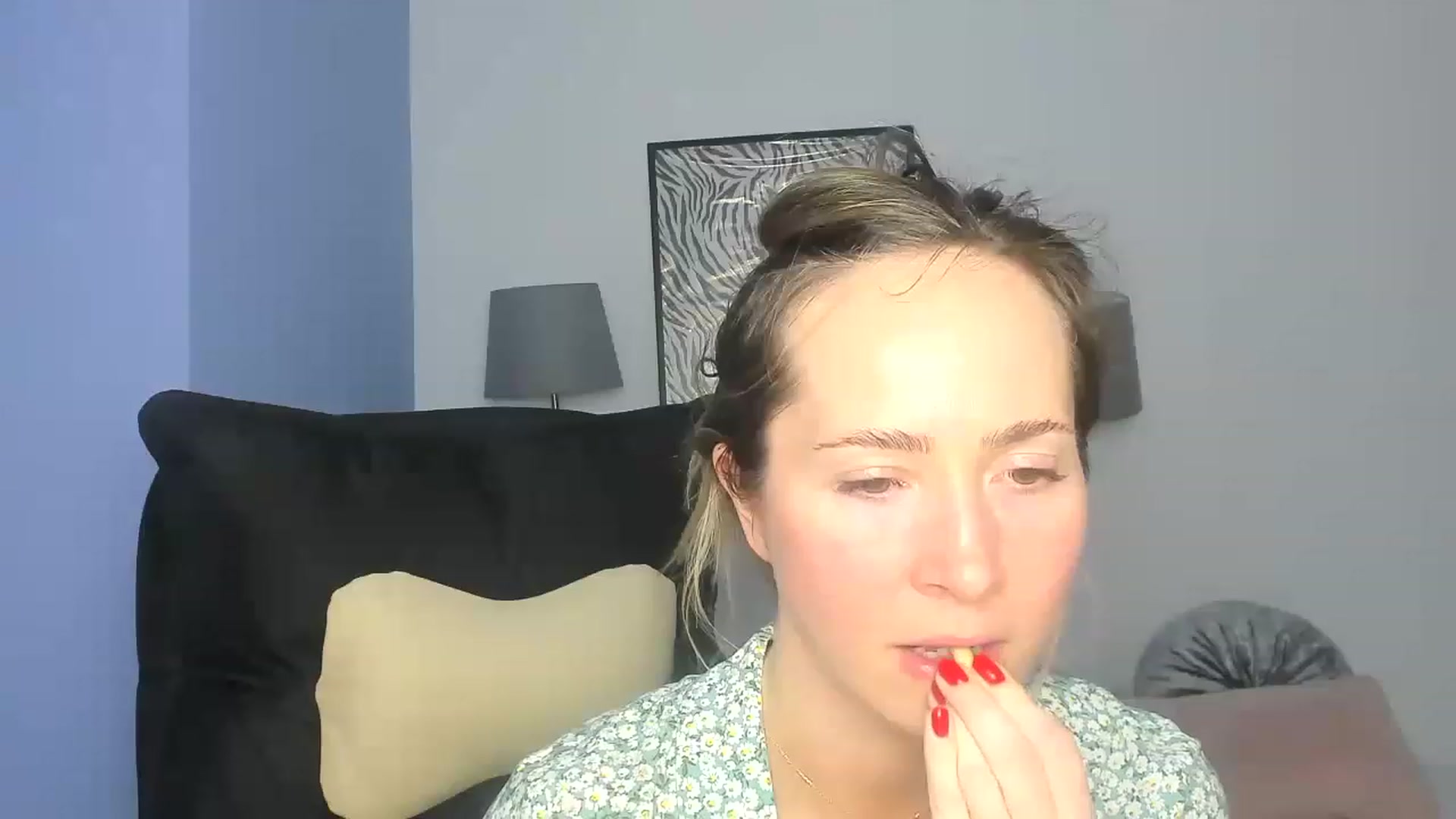 Gallery image thumbnail from Strawberrys2's myfreecams stream on, 04/09/2023, 17:24 image 9 of 20