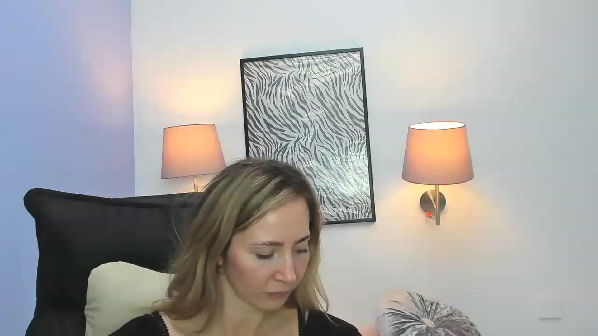 Gallery image thumbnail from Strawberrys2's myfreecams stream on, 04/10/2023, 15:28 image 15 of 20