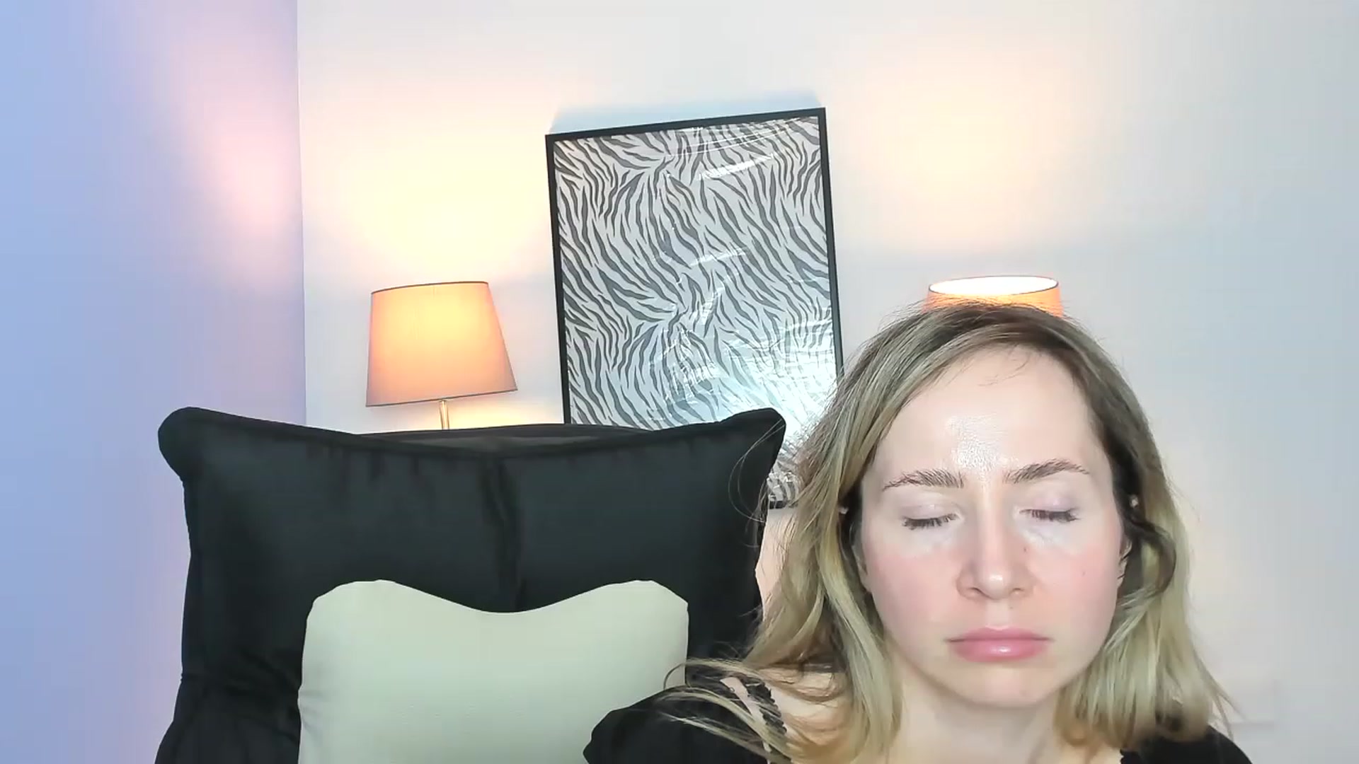 Gallery image thumbnail from Strawberrys2's myfreecams stream on, 04/10/2023, 15:28 image 17 of 20