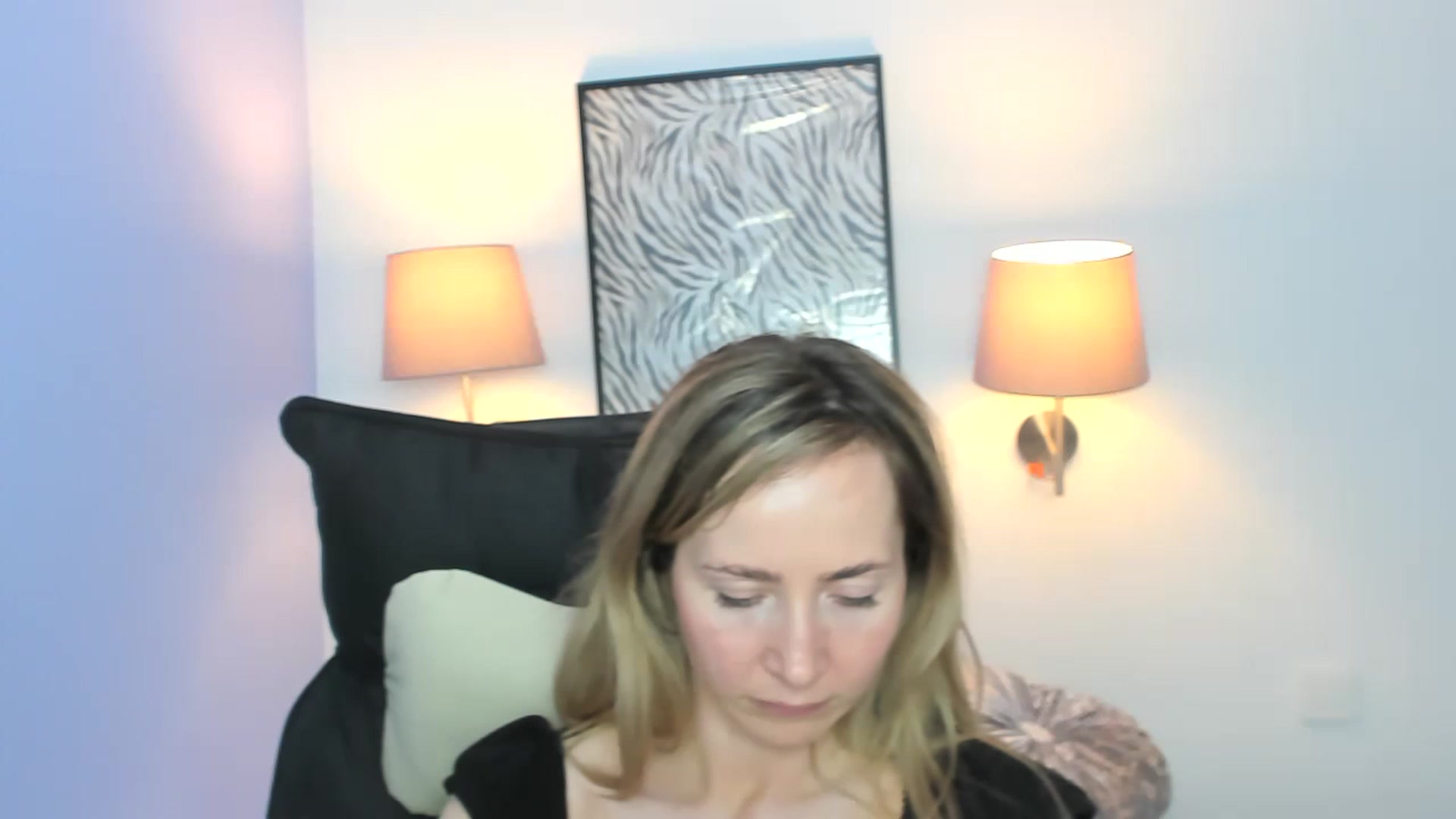 Gallery image thumbnail from Strawberrys2's myfreecams stream on, 04/10/2023, 16:33 image 1 of 20