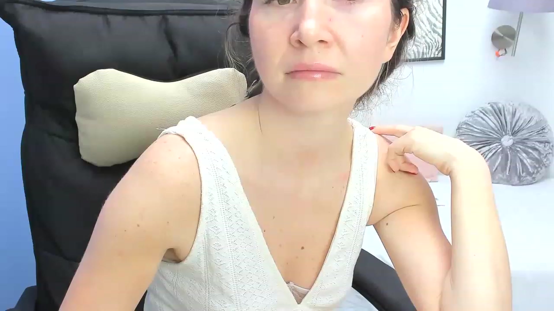 Gallery image thumbnail from Strawberrys2's myfreecams stream on, 04/15/2023, 11:06 image 9 of 20