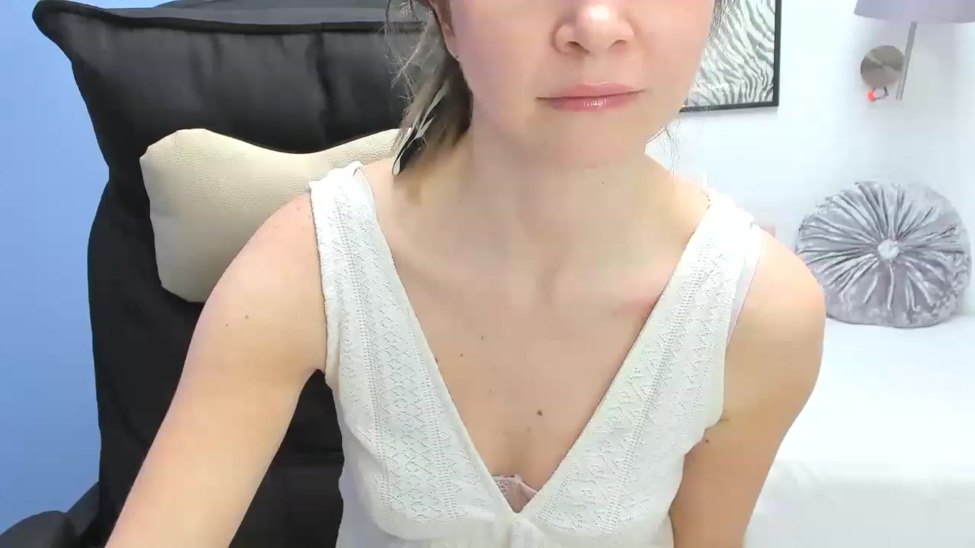 Gallery image thumbnail from Strawberrys2's myfreecams stream on, 04/15/2023, 11:06 image 3 of 20