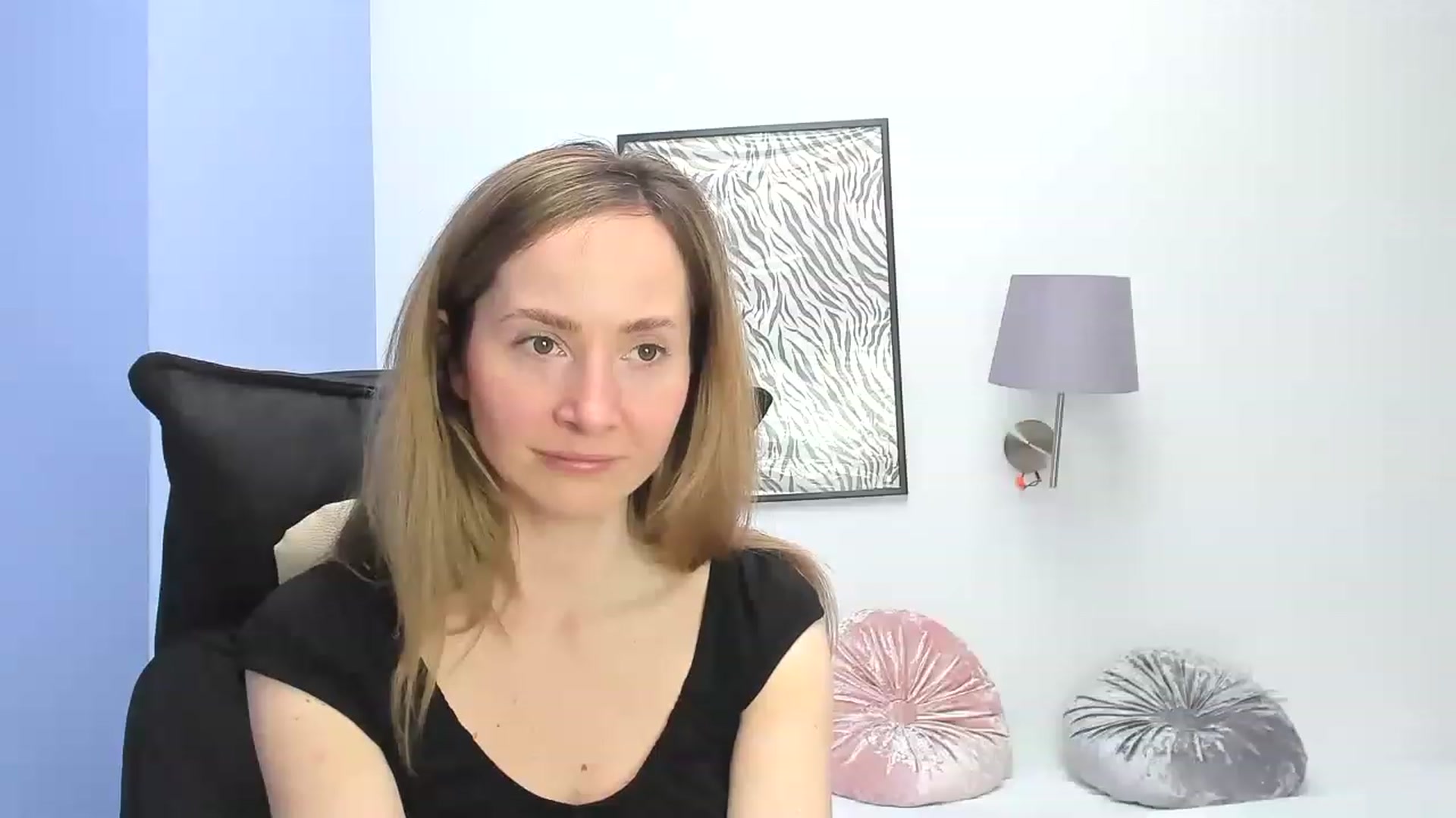 Gallery image thumbnail from Strawberrys2's myfreecams stream on, 04/16/2023, 13:32 image 4 of 20