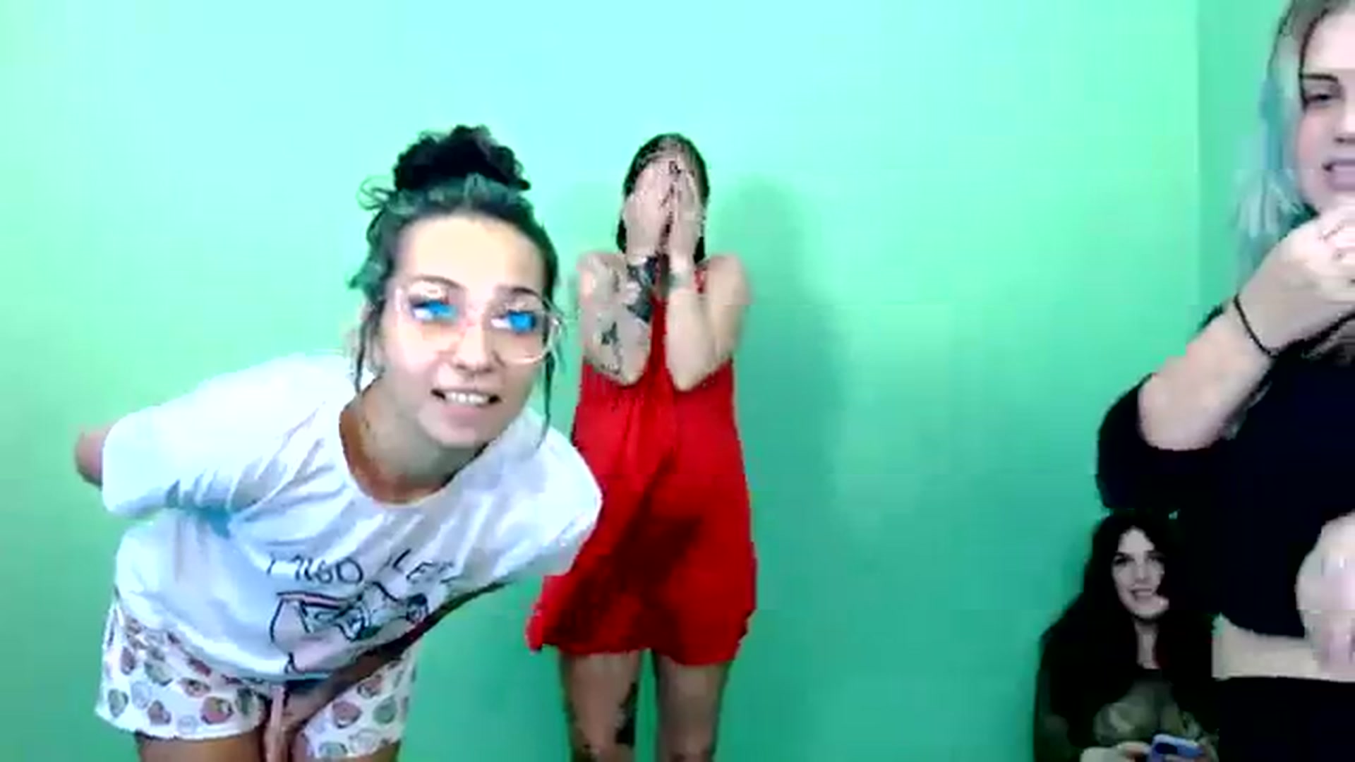Gallery image thumbnail from Strikehed0nia's myfreecams stream on, 10/19/2023, 02:47 image 16 of 20