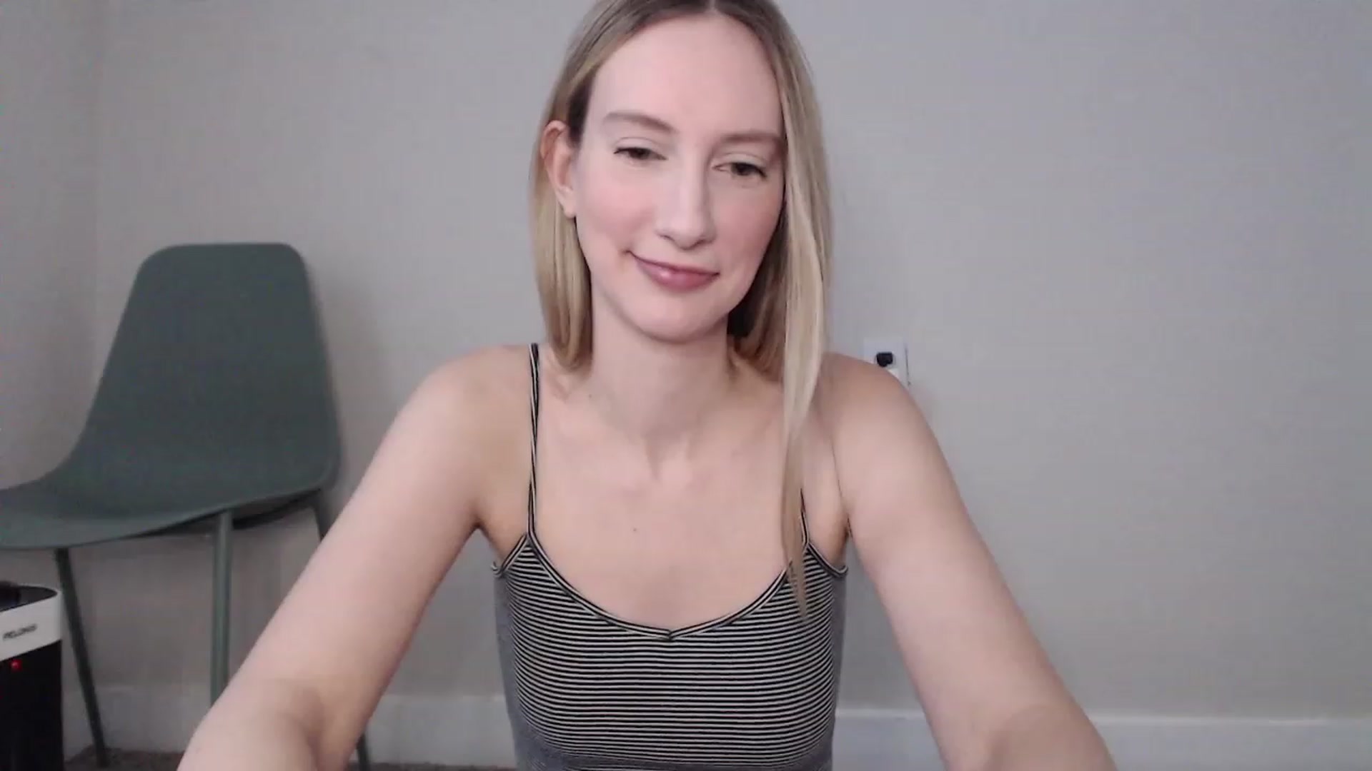 Gallery image thumbnail from Strwberrymoon's myfreecams stream on, 11/15/2022, 22:43 image 2 of 20
