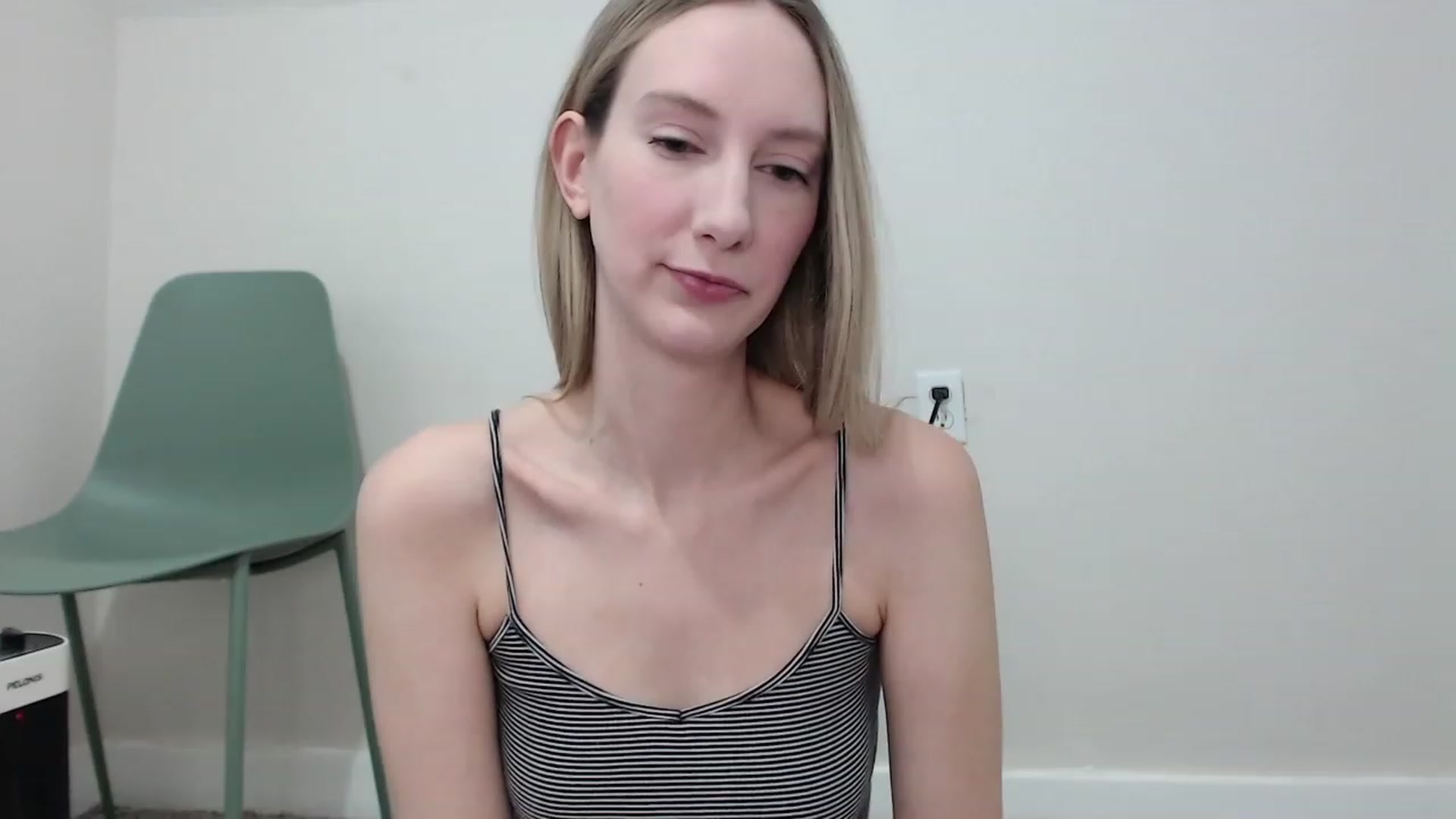 Gallery image thumbnail from Strwberrymoon's myfreecams stream on, 11/15/2022, 22:43 image 12 of 20