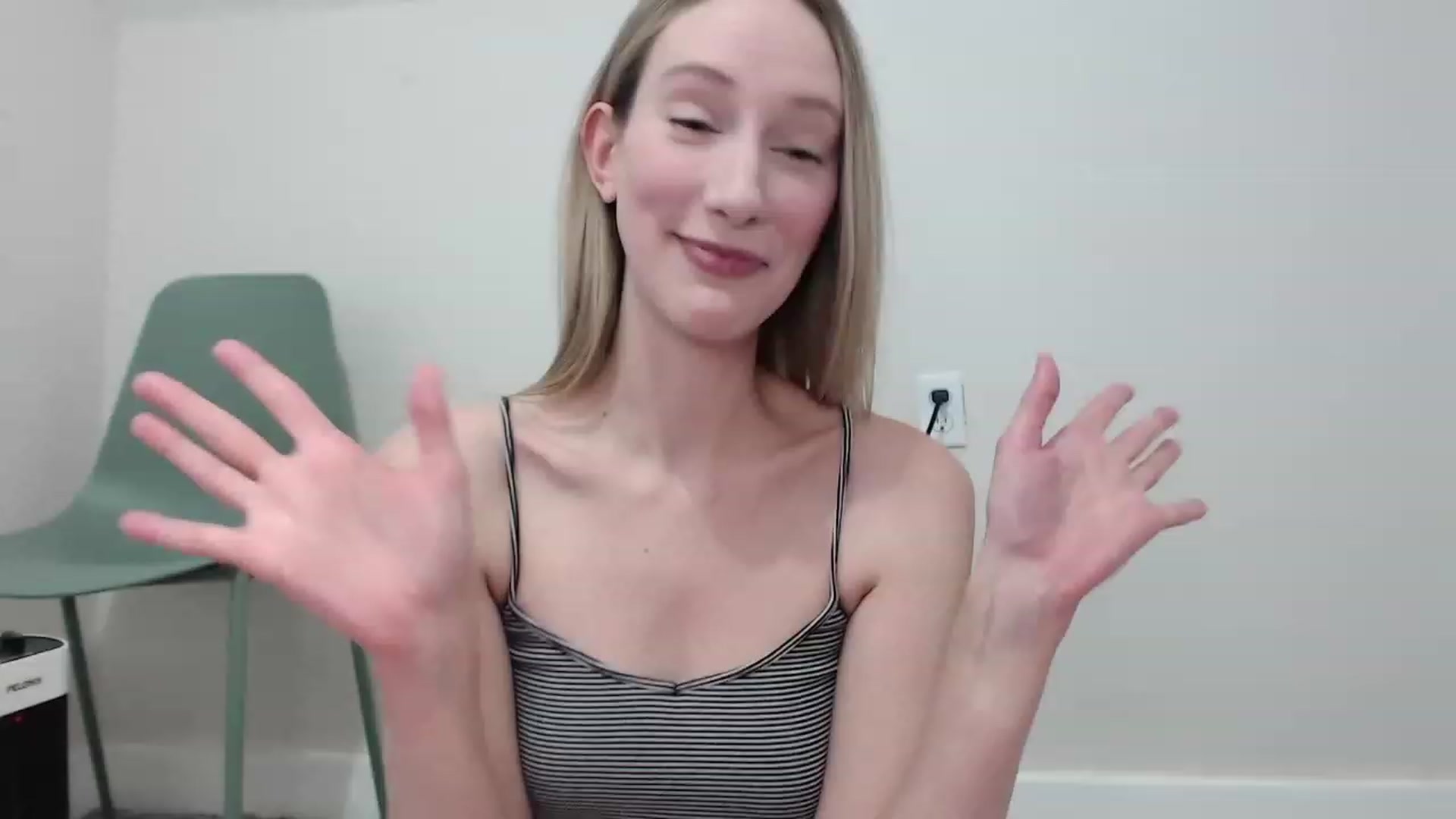 Gallery image thumbnail from Strwberrymoon's myfreecams stream on, 11/15/2022, 22:43 image 11 of 20