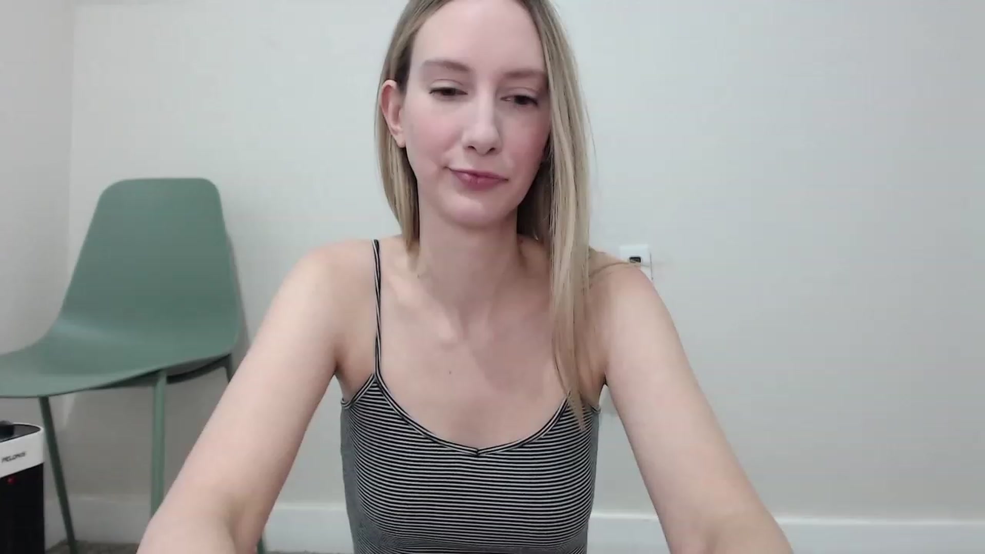 Gallery image thumbnail from Strwberrymoon's myfreecams stream on, 11/15/2022, 22:43 image 10 of 20
