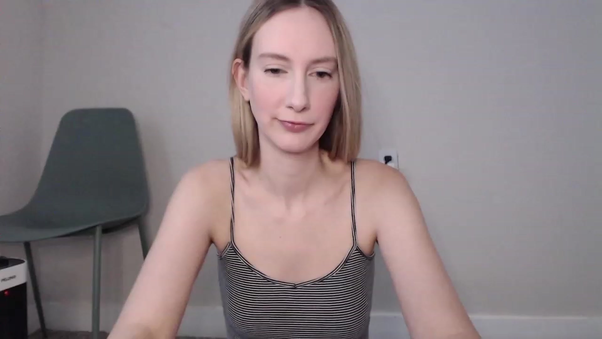 Gallery image thumbnail from Strwberrymoon's myfreecams stream on, 11/15/2022, 22:43 image 3 of 20