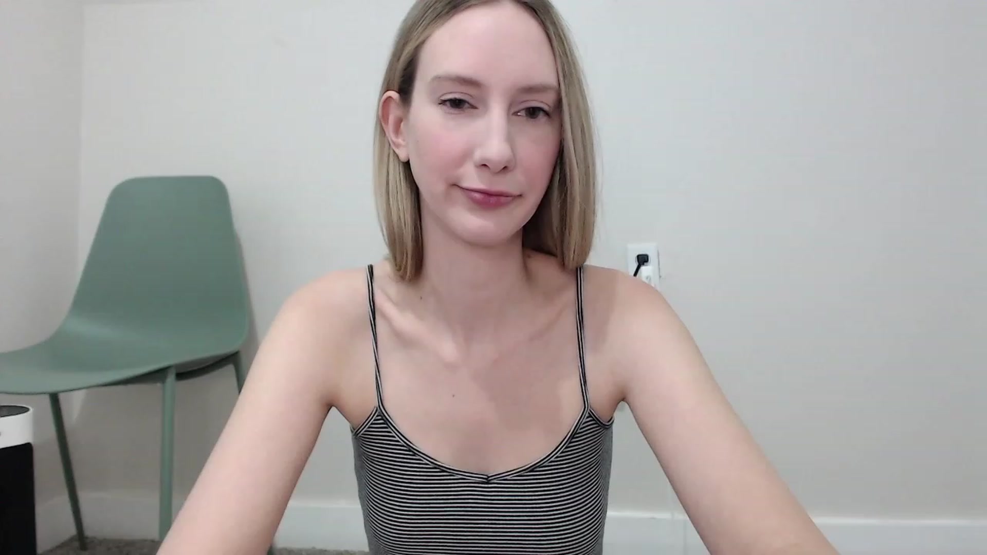 Gallery image thumbnail from Strwberrymoon's myfreecams stream on, 11/15/2022, 22:43 image 17 of 20