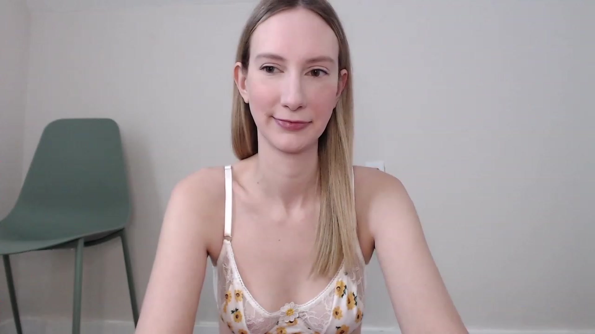 Gallery image thumbnail from Strwberrymoon's myfreecams stream on, 11/17/2022, 21:24 image 6 of 20