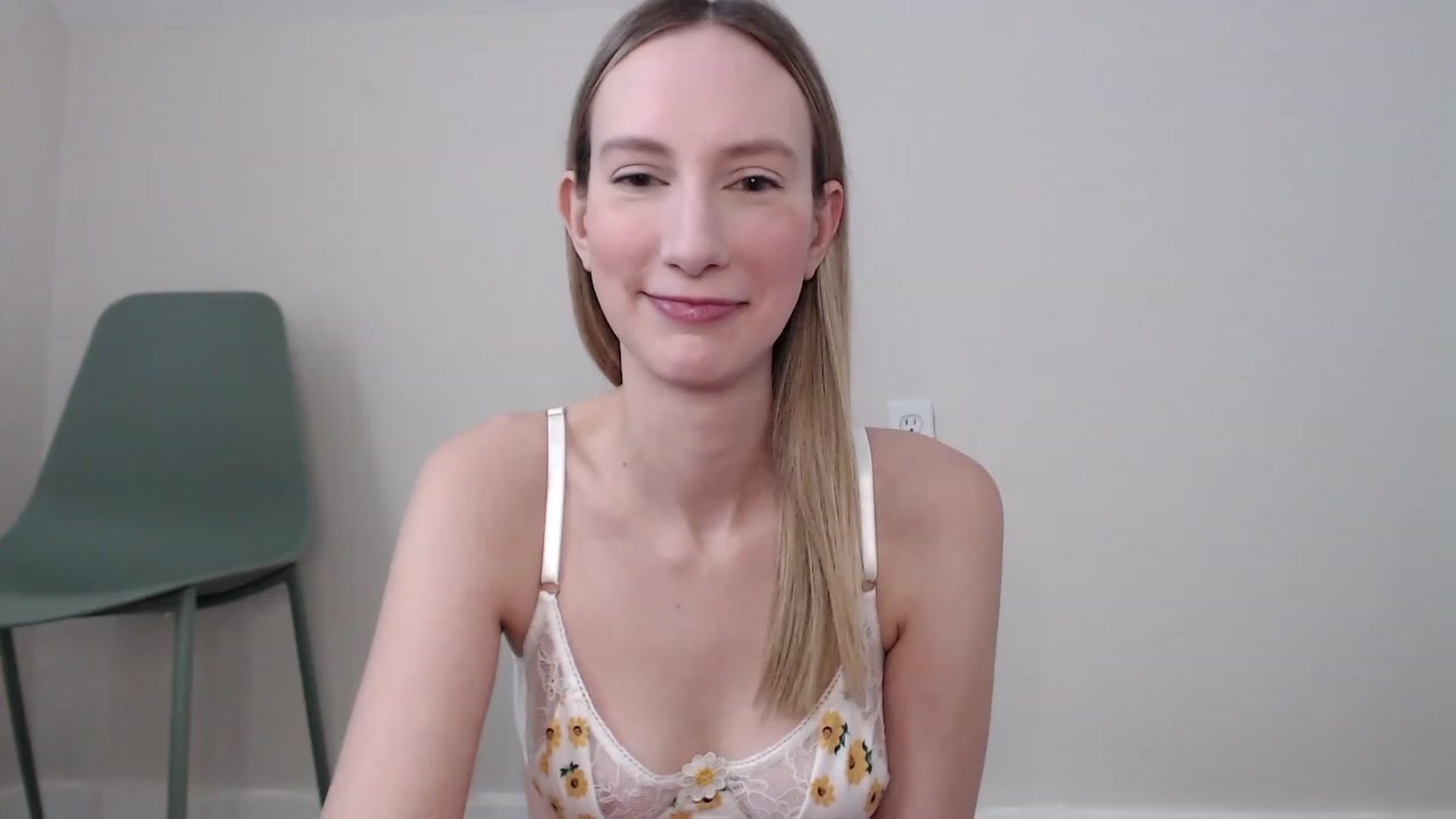 Gallery image thumbnail from Strwberrymoon's myfreecams stream on, 11/17/2022, 21:24 image 4 of 20