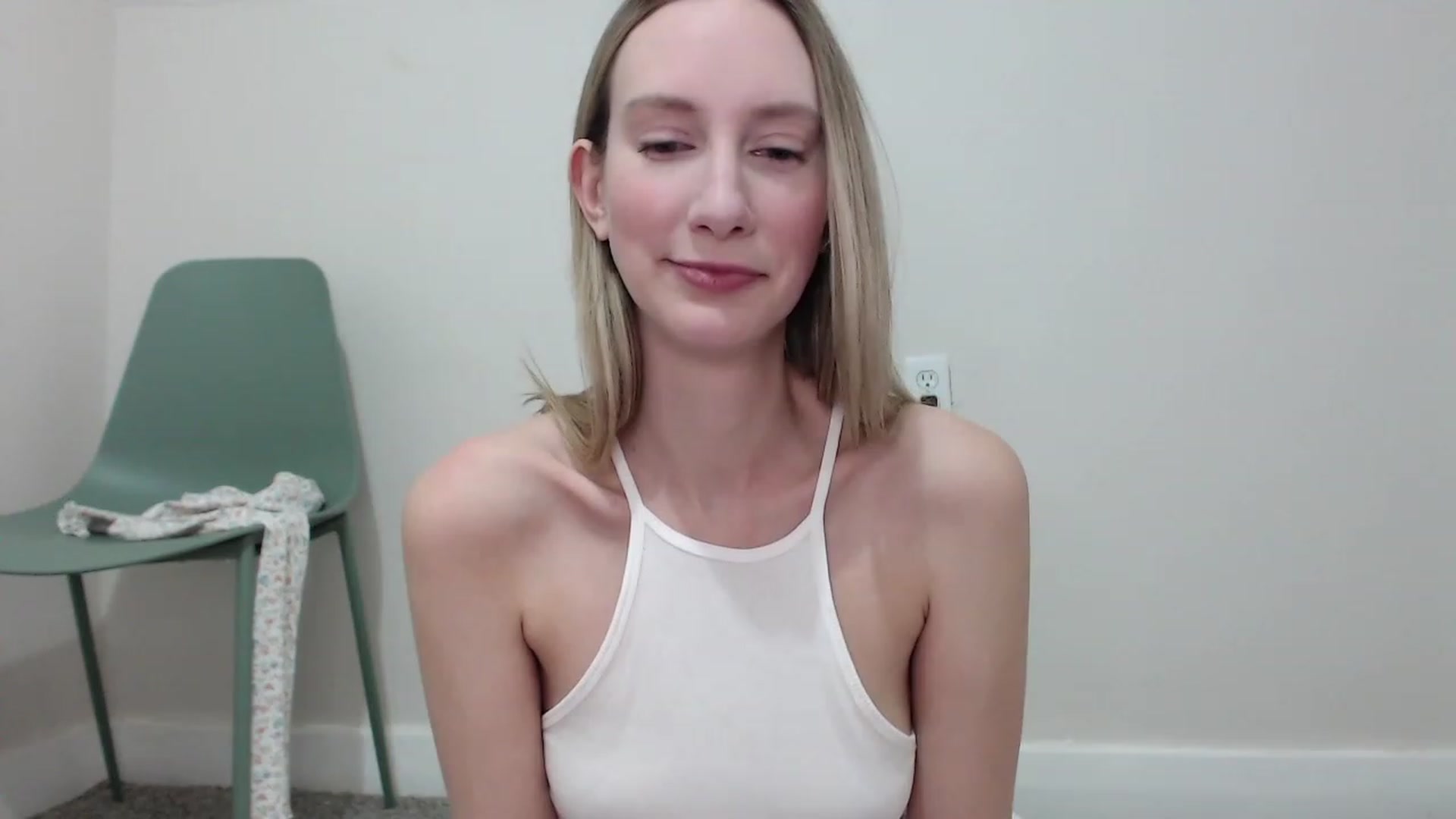 Gallery image thumbnail from Strwberrymoon's myfreecams stream on, 11/19/2022, 02:07 image 14 of 20