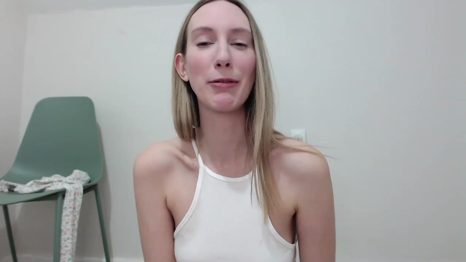 Gallery image thumbnail from Strwberrymoon's myfreecams stream on, 11/19/2022, 03:38 image 12 of 20