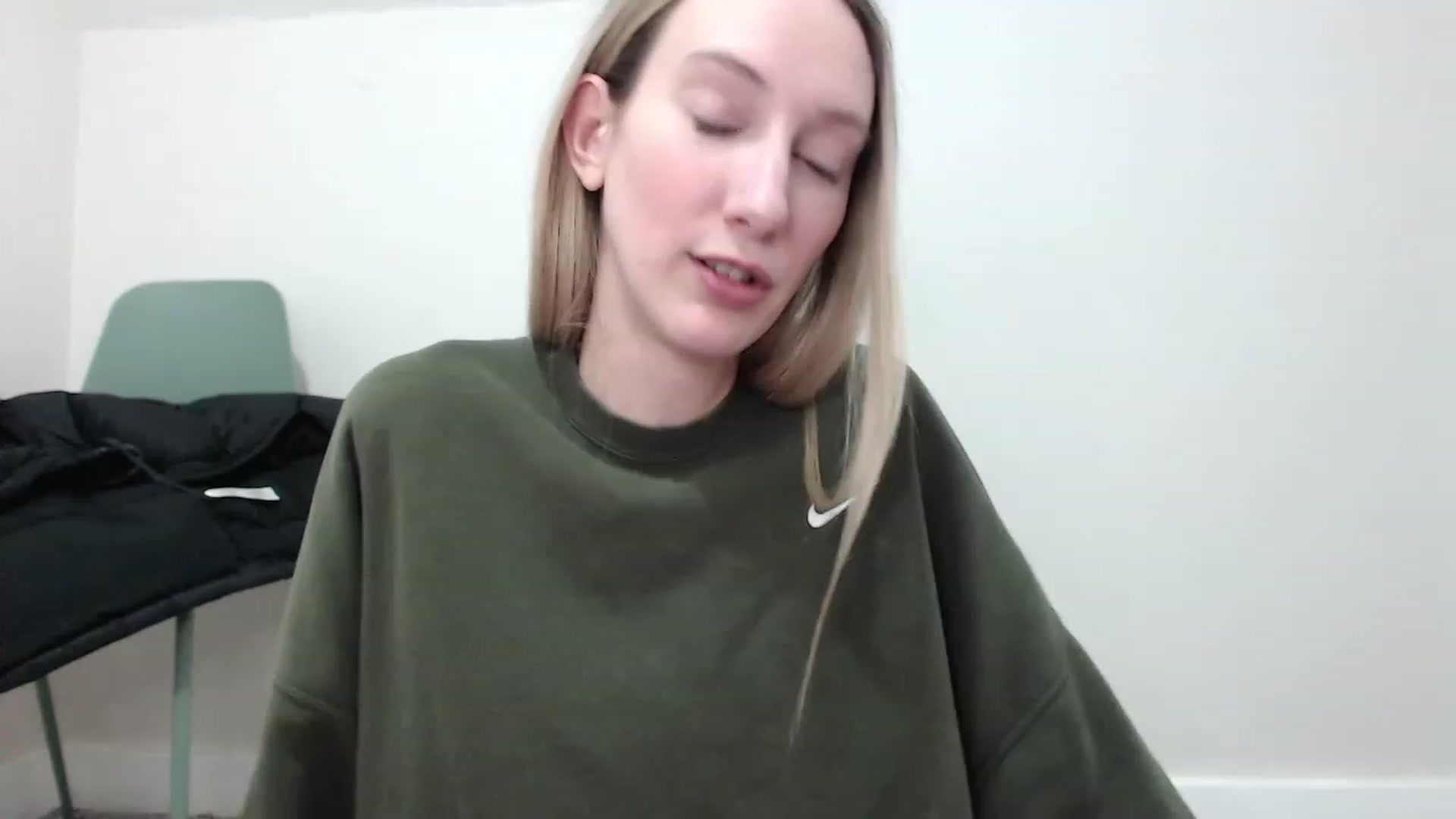 Gallery image thumbnail from Strwberrymoon's myfreecams stream on, 11/23/2022, 03:35 image 10 of 20