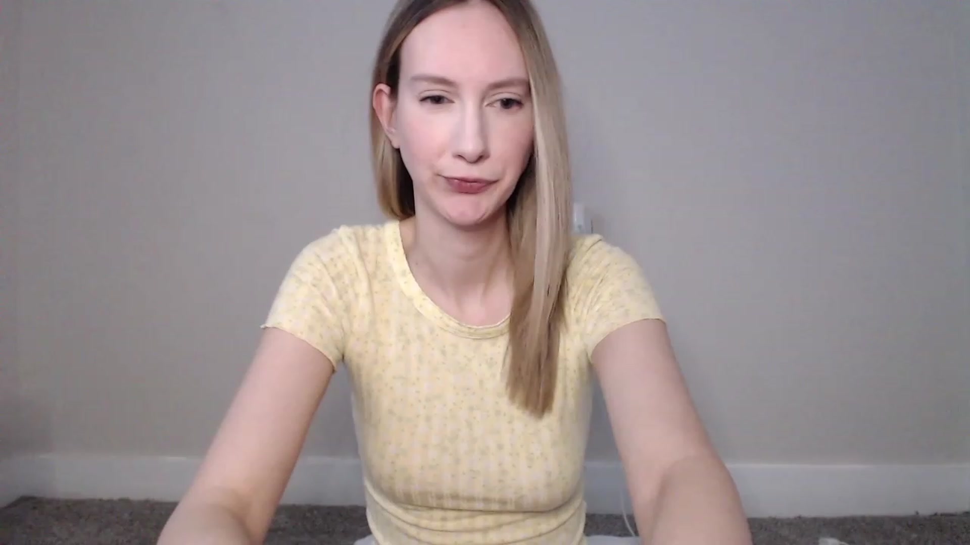 Gallery image thumbnail from Strwberrymoon's myfreecams stream on, 12/11/2022, 22:18 image 10 of 20