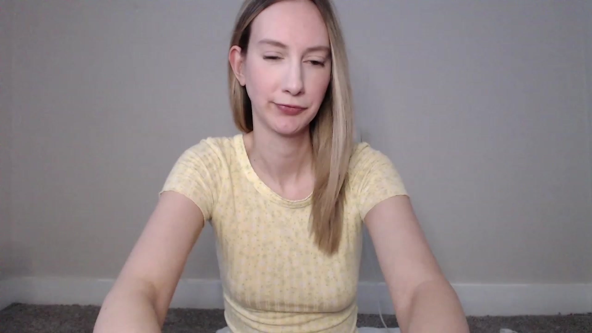Gallery image thumbnail from Strwberrymoon's myfreecams stream on, 12/11/2022, 22:18 image 9 of 20