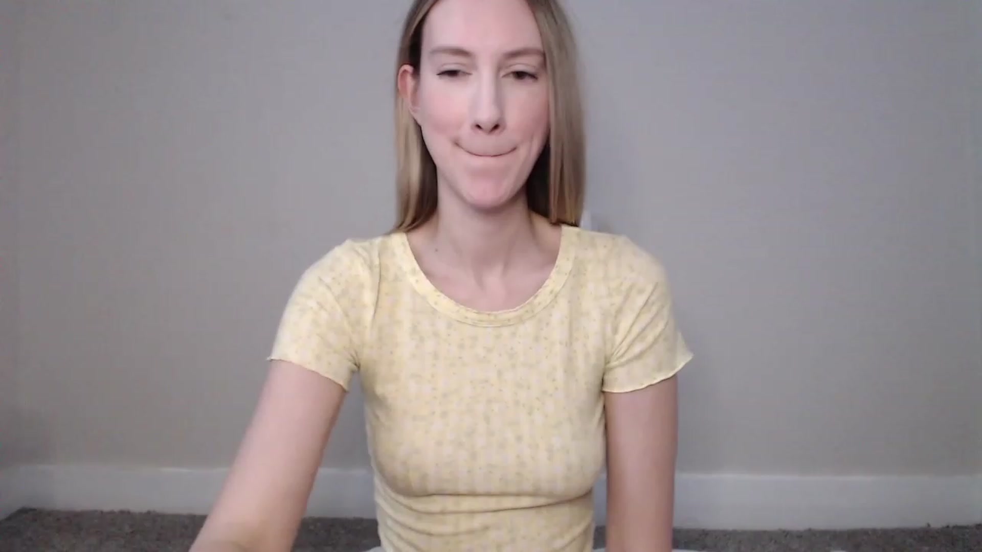 Gallery image thumbnail from Strwberrymoon's myfreecams stream on, 12/11/2022, 22:18 image 3 of 20