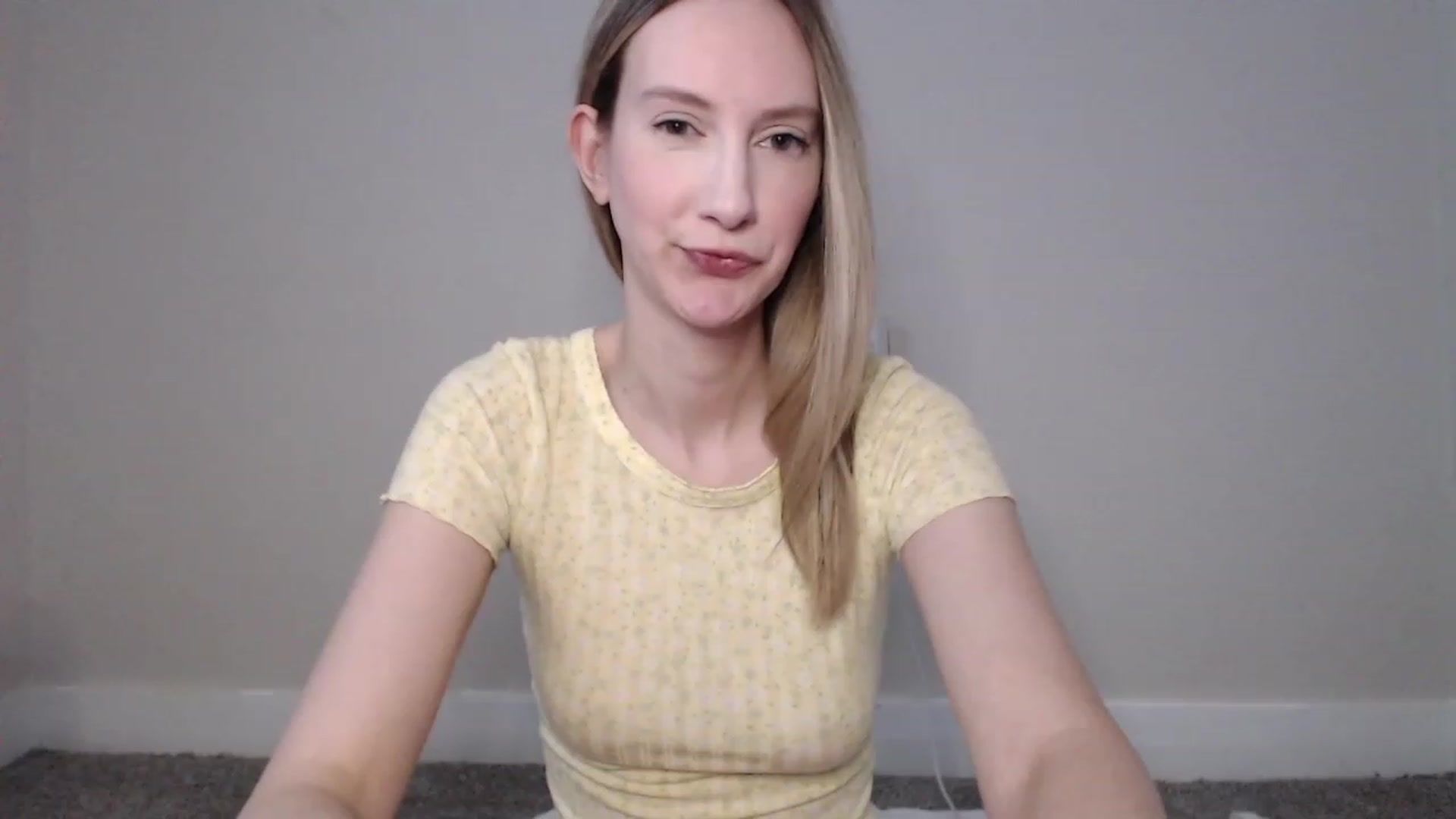 Gallery image thumbnail from Strwberrymoon's myfreecams stream on, 12/11/2022, 22:18 image 7 of 20