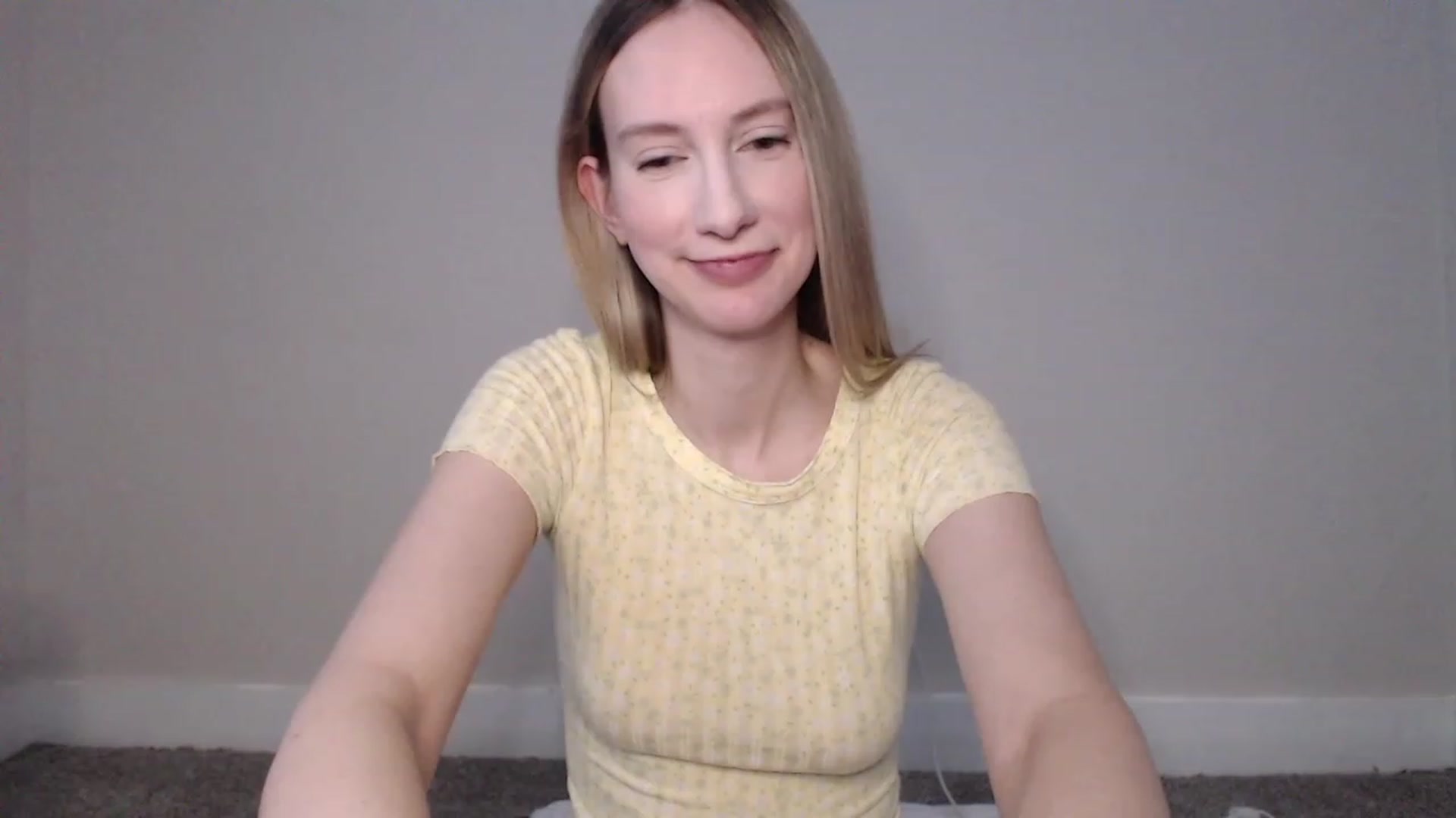 Gallery image thumbnail from Strwberrymoon's myfreecams stream on, 12/11/2022, 22:18 image 17 of 20