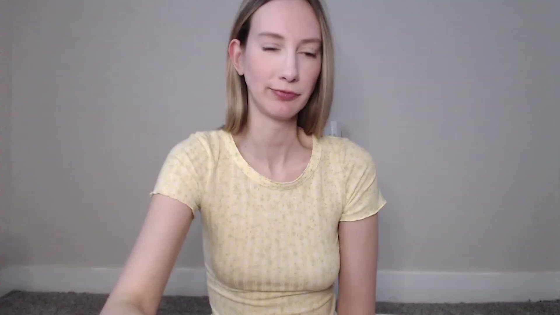 Gallery image thumbnail from Strwberrymoon's myfreecams stream on, 12/11/2022, 22:18 image 6 of 20