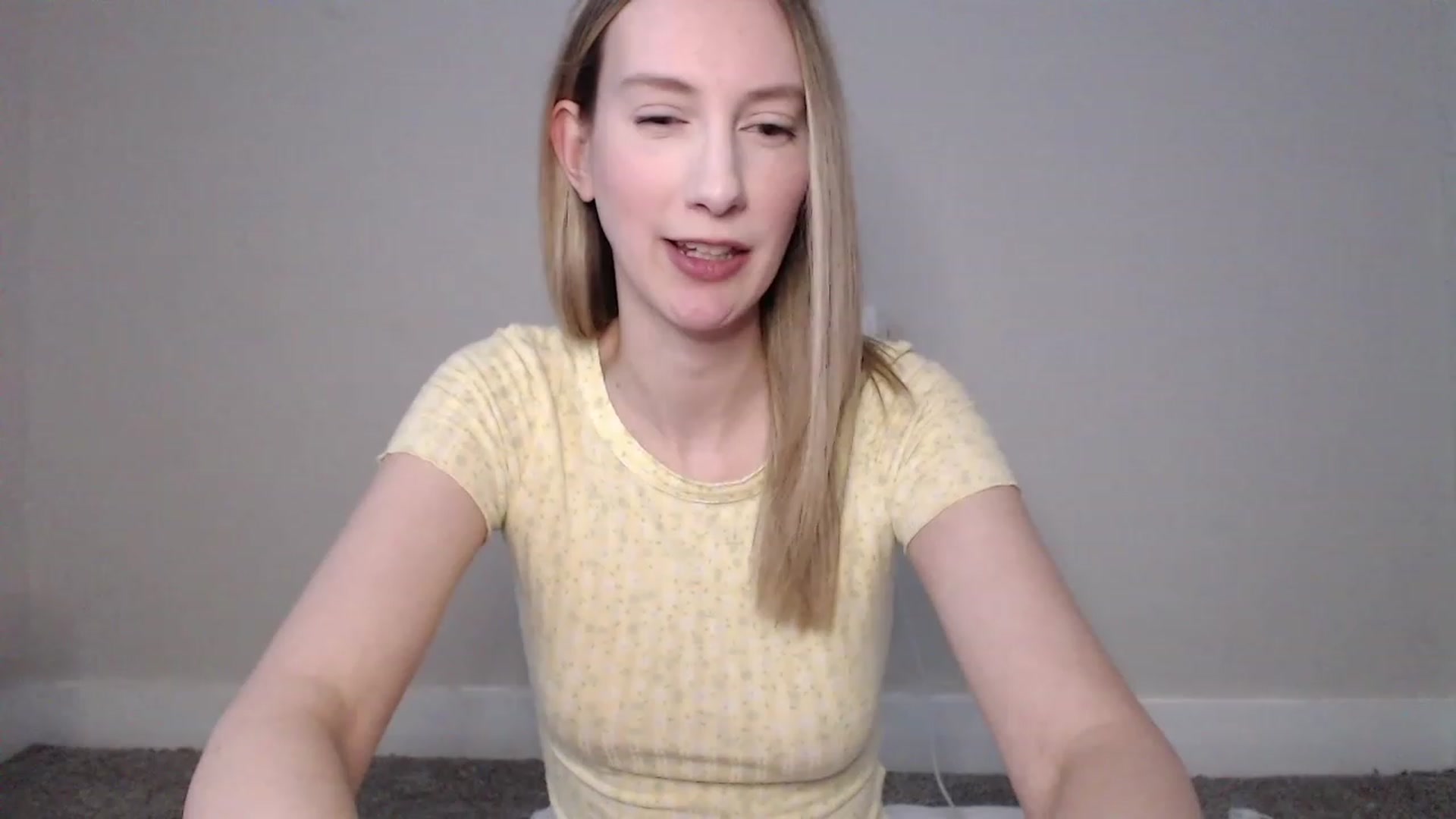 Gallery image thumbnail from Strwberrymoon's myfreecams stream on, 12/11/2022, 22:18 image 13 of 20