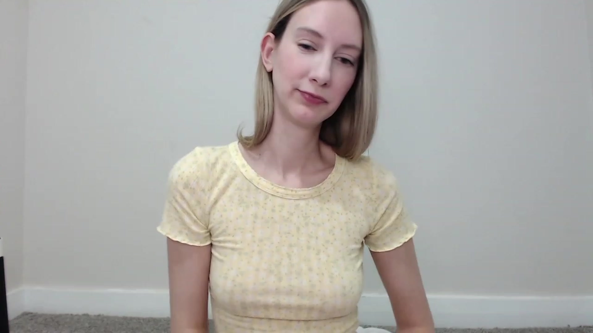 Gallery image thumbnail from Strwberrymoon's myfreecams stream on, 12/11/2022, 23:02 image 14 of 20