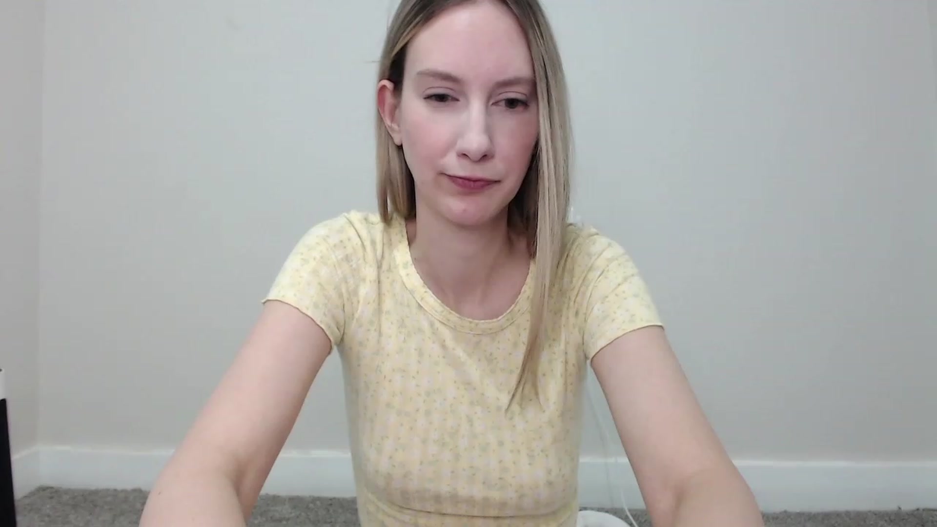 Gallery image thumbnail from Strwberrymoon's myfreecams stream on, 12/11/2022, 23:02 image 17 of 20
