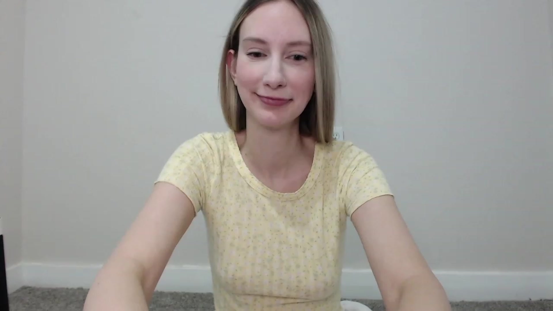 Gallery image thumbnail from Strwberrymoon's myfreecams stream on, 12/11/2022, 23:02 image 9 of 20