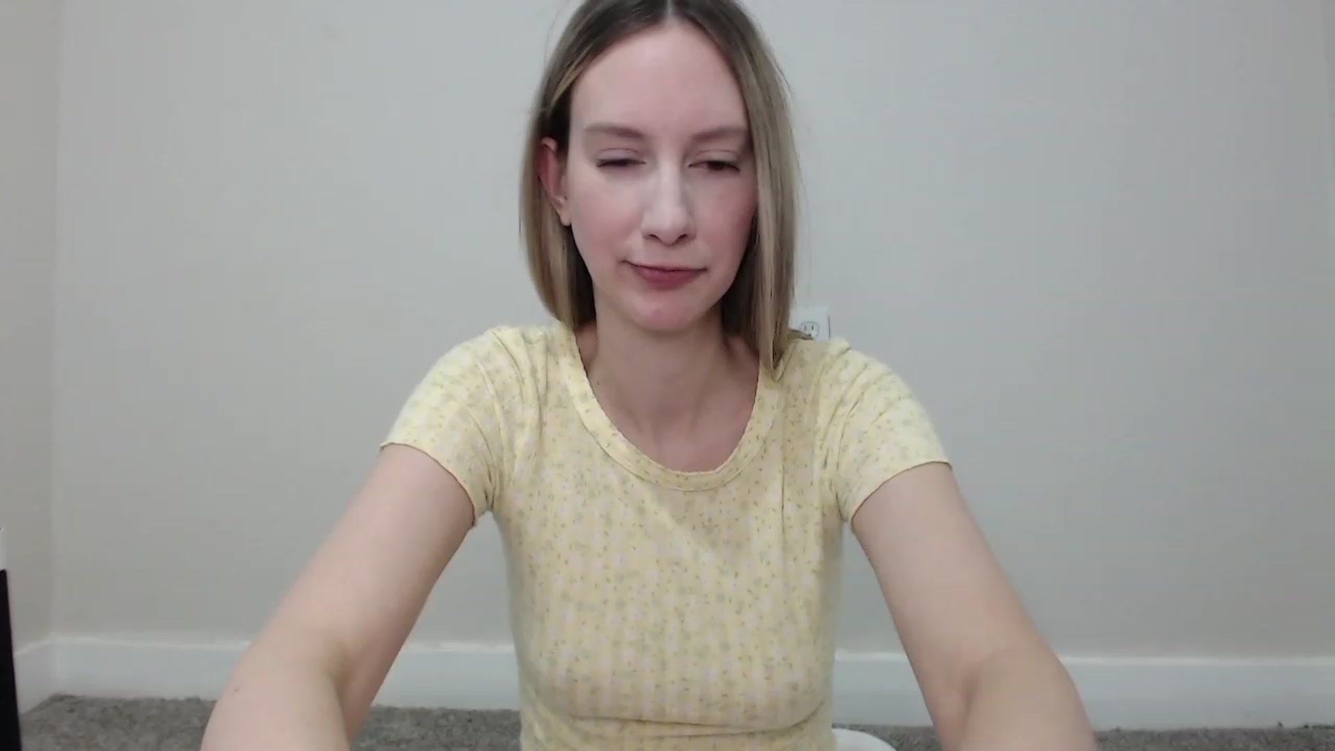 Gallery image thumbnail from Strwberrymoon's myfreecams stream on, 12/11/2022, 23:02 image 10 of 20