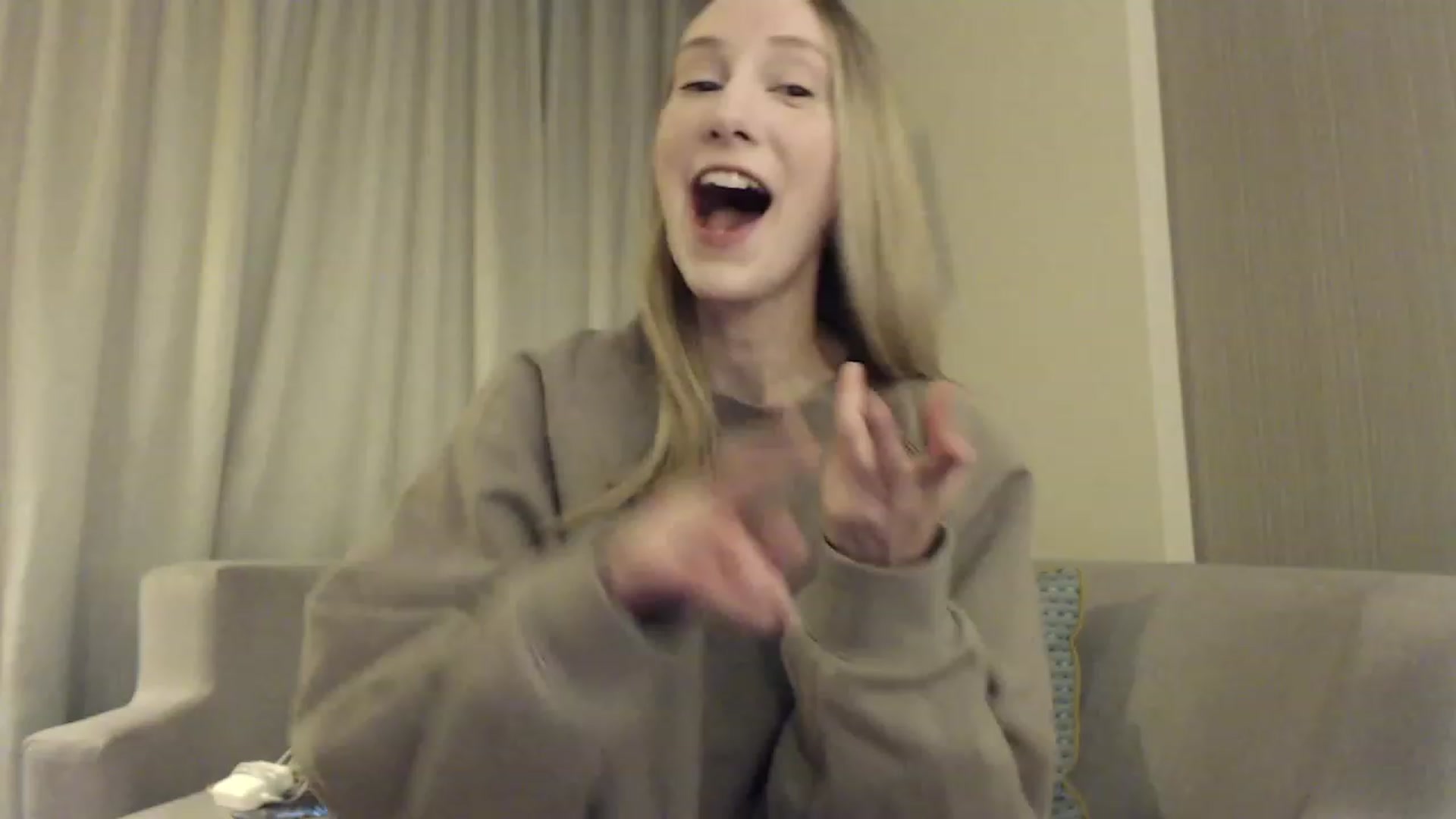 Gallery image thumbnail from Strwberrymoon's myfreecams stream on, 12/26/2022, 22:16 image 1 of 20