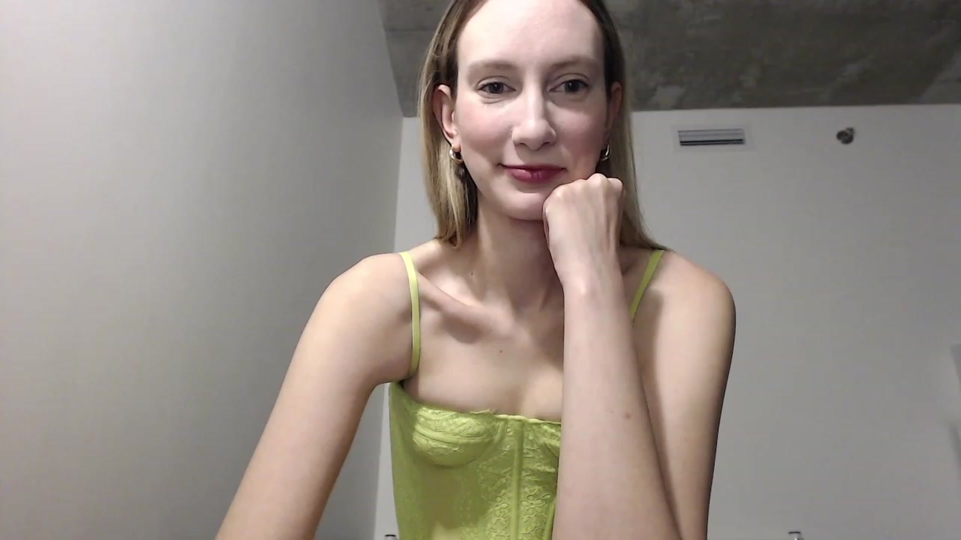 Gallery image thumbnail from Strwberrymoon's myfreecams stream on, 12/31/2022, 21:12 image 9 of 20