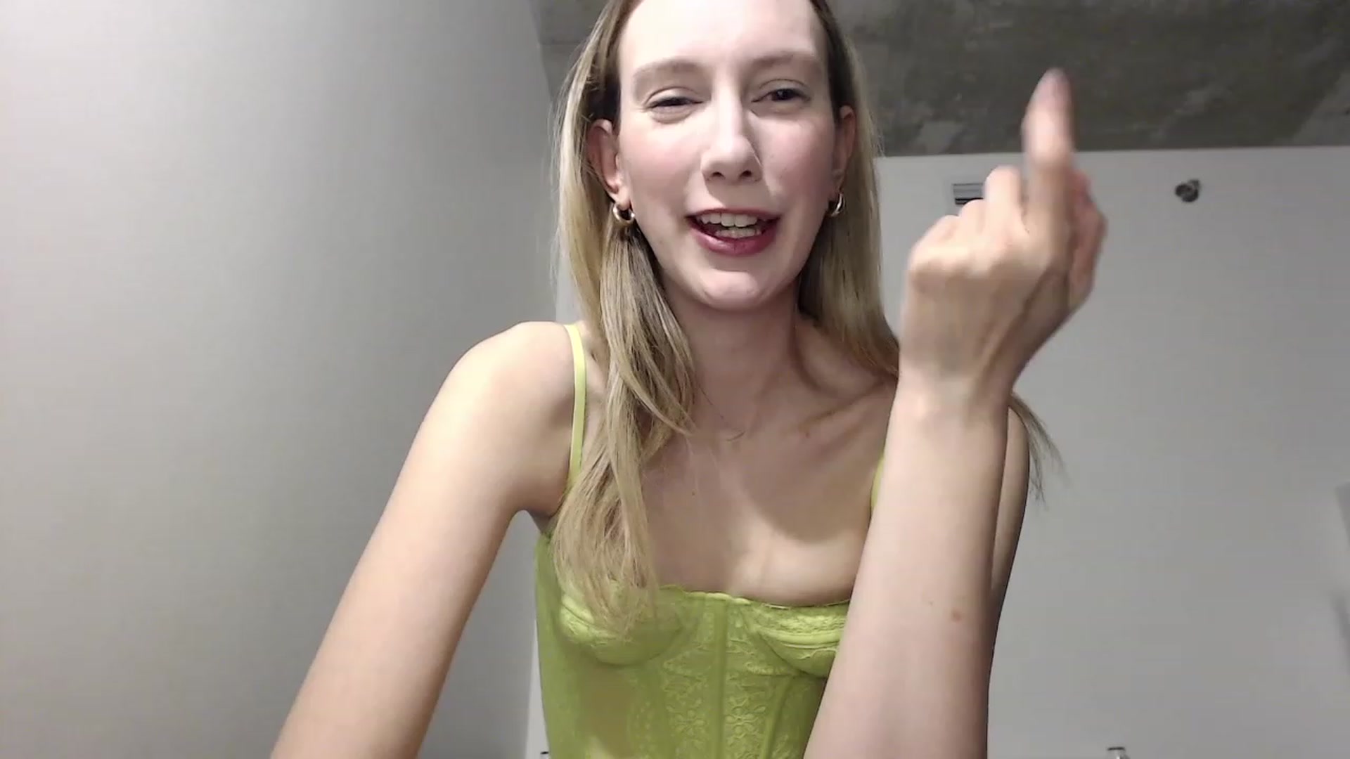 Gallery image thumbnail from Strwberrymoon's myfreecams stream on, 12/31/2022, 21:12 image 13 of 20