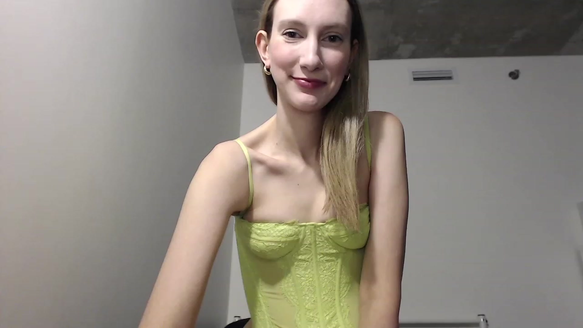 Gallery image thumbnail from Strwberrymoon's myfreecams stream on, 12/31/2022, 21:12 image 5 of 20