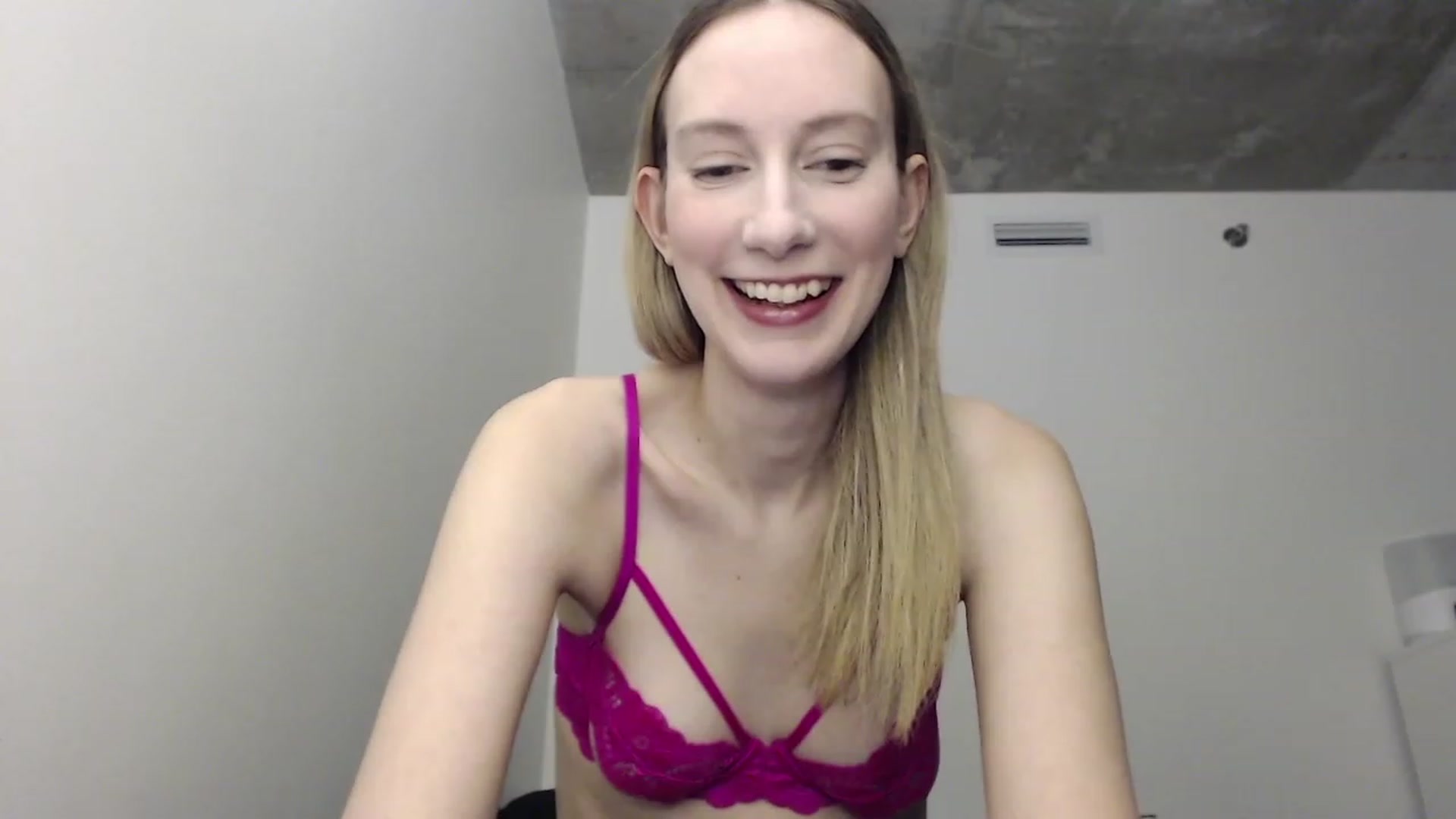 Gallery image thumbnail from Strwberrymoon's myfreecams stream on, 01/01/2023, 21:22 image 18 of 20