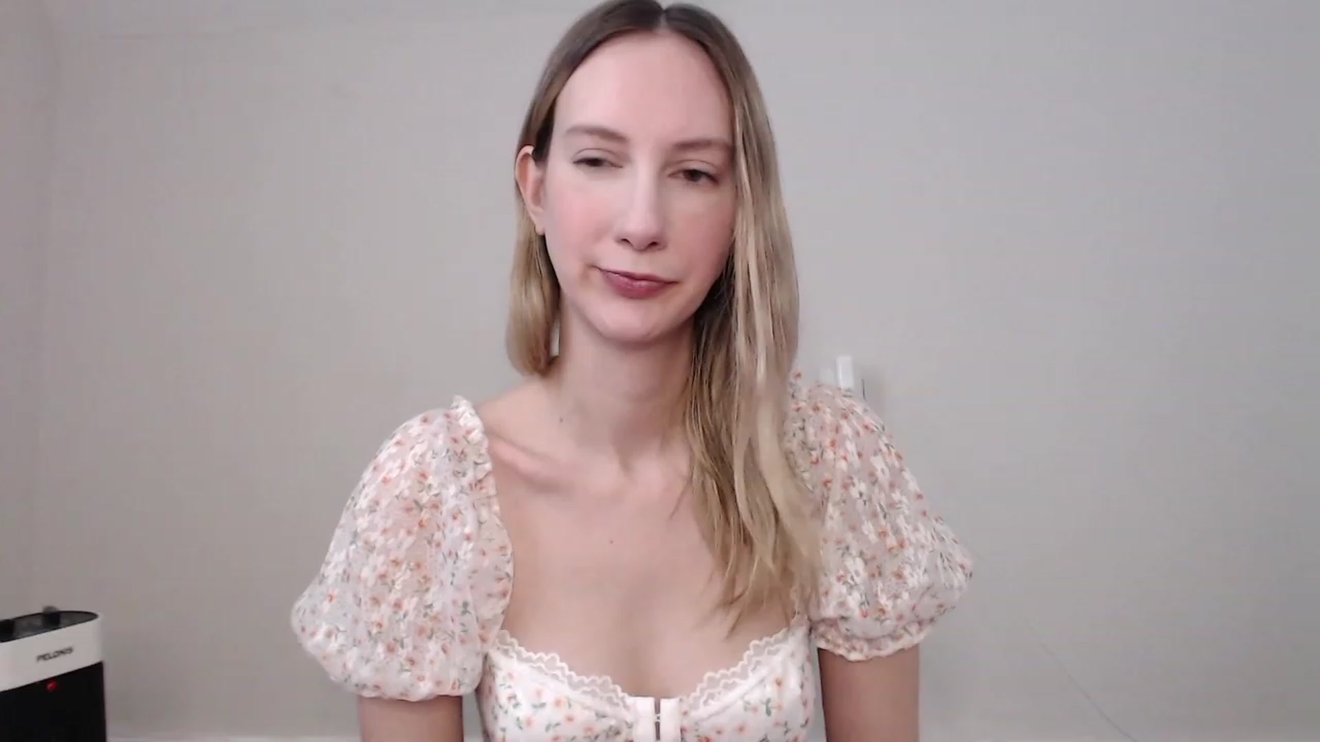 Gallery image thumbnail from Strwberrymoon's myfreecams stream on, 01/12/2023, 20:35 image 20 of 20