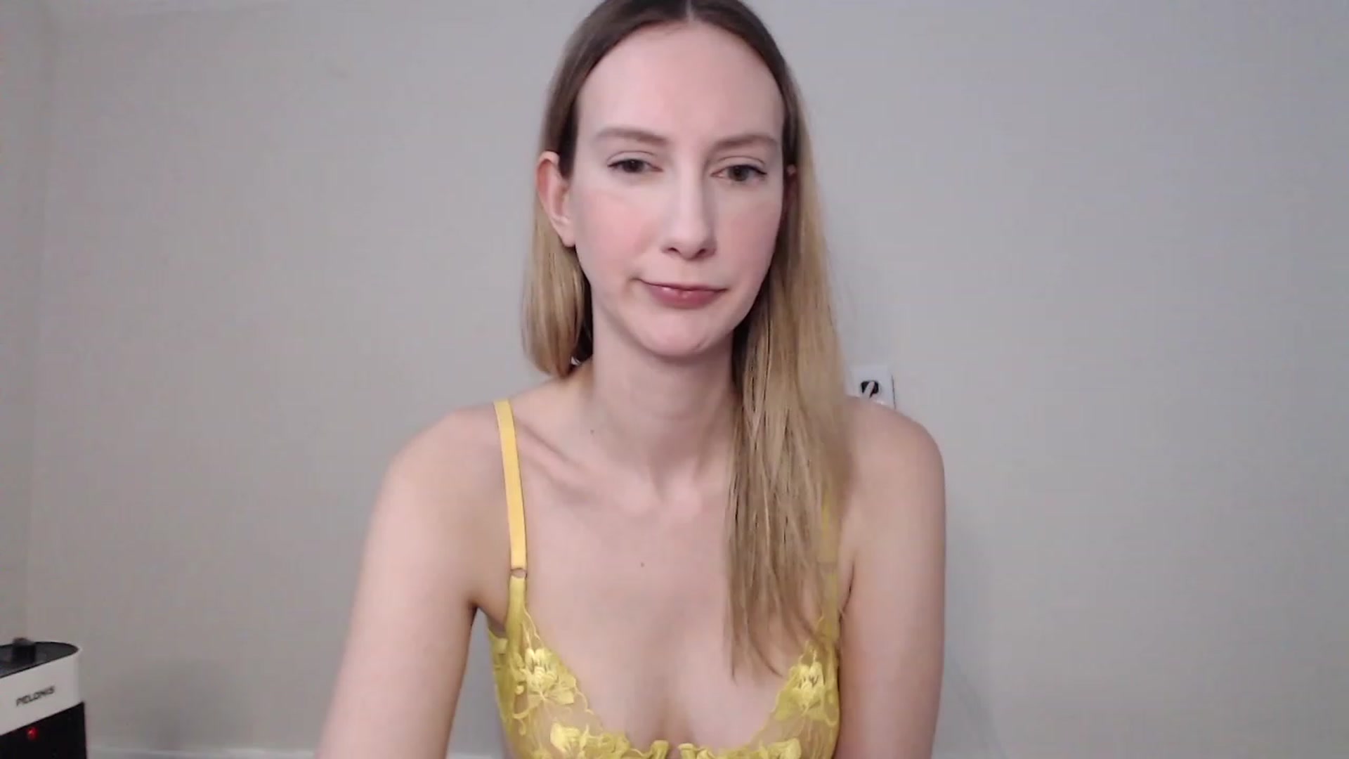 Gallery image thumbnail from Strwberrymoon's myfreecams stream on, 01/16/2023, 22:03 image 19 of 20