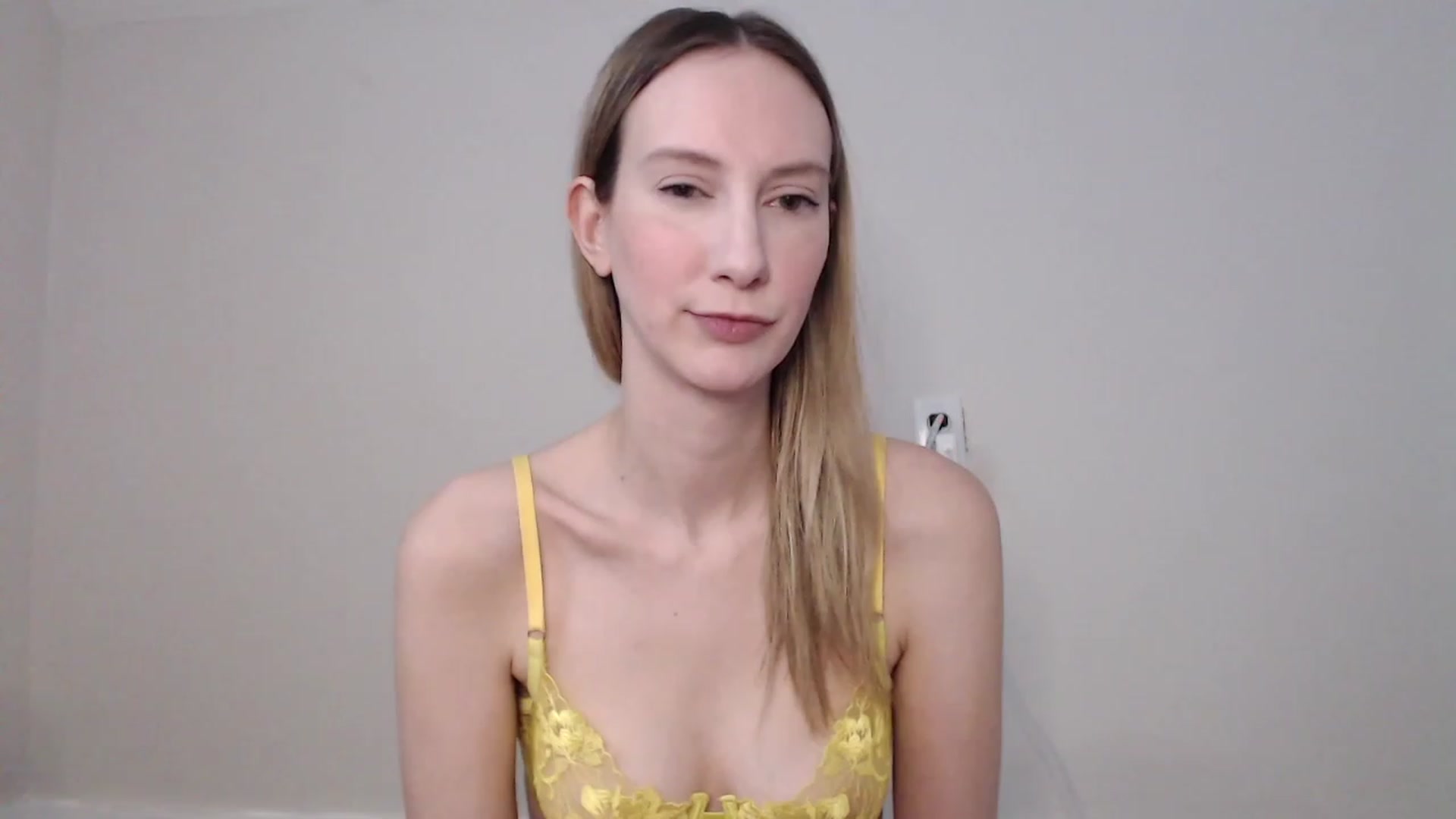 Gallery image thumbnail from Strwberrymoon's myfreecams stream on, 01/16/2023, 22:03 image 14 of 20