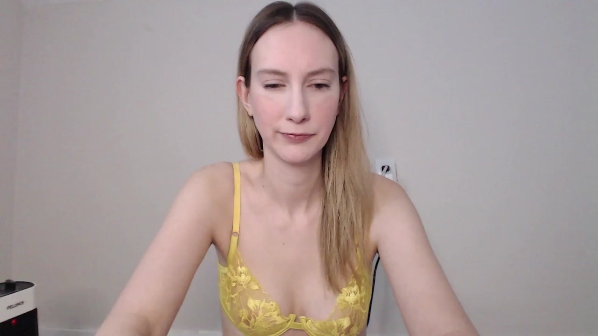 Gallery image thumbnail from Strwberrymoon's myfreecams stream on, 01/16/2023, 22:03 image 15 of 20