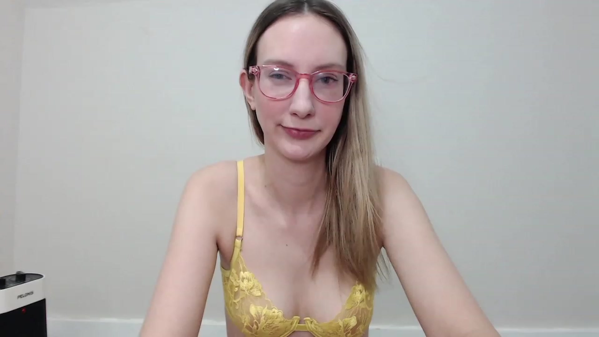 Gallery image thumbnail from Strwberrymoon's myfreecams stream on, 01/17/2023, 01:30 image 9 of 20