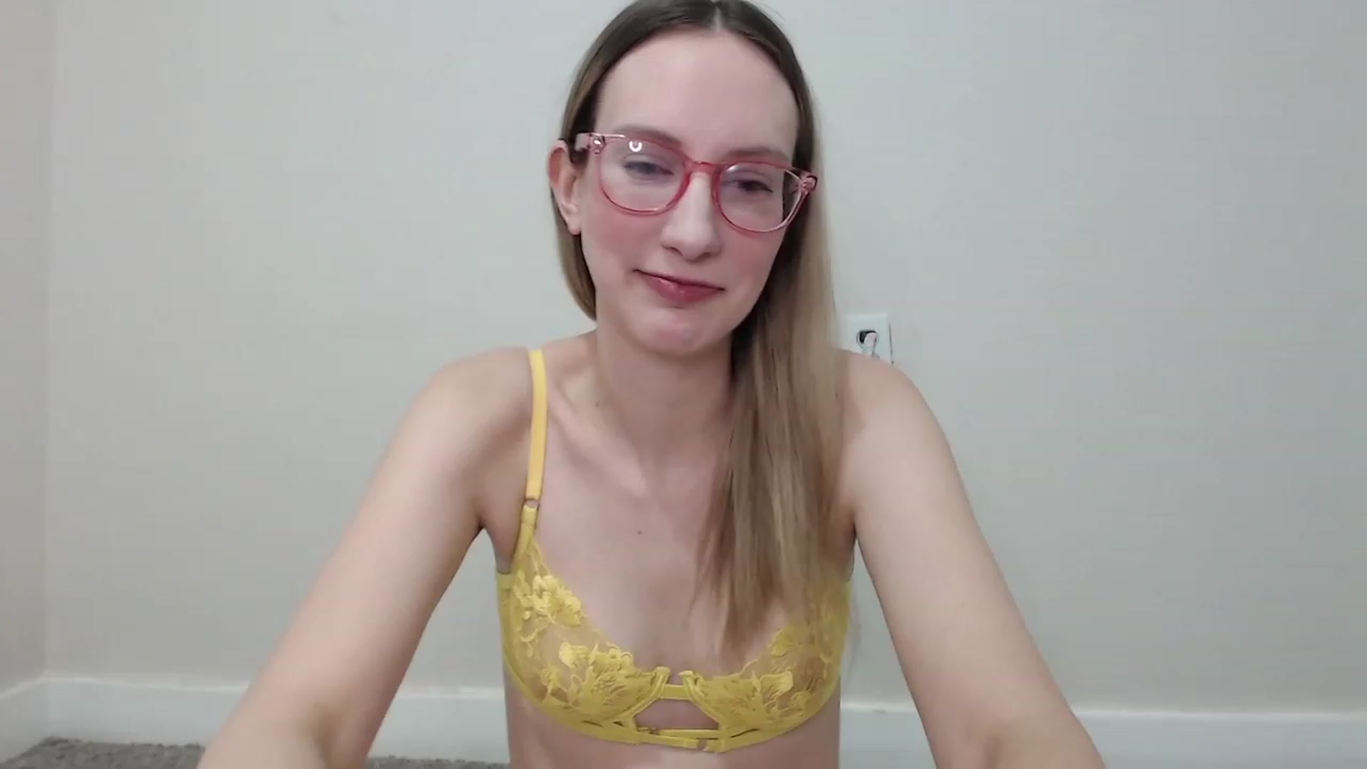 Gallery image thumbnail from Strwberrymoon's myfreecams stream on, 01/17/2023, 01:30 image 2 of 20