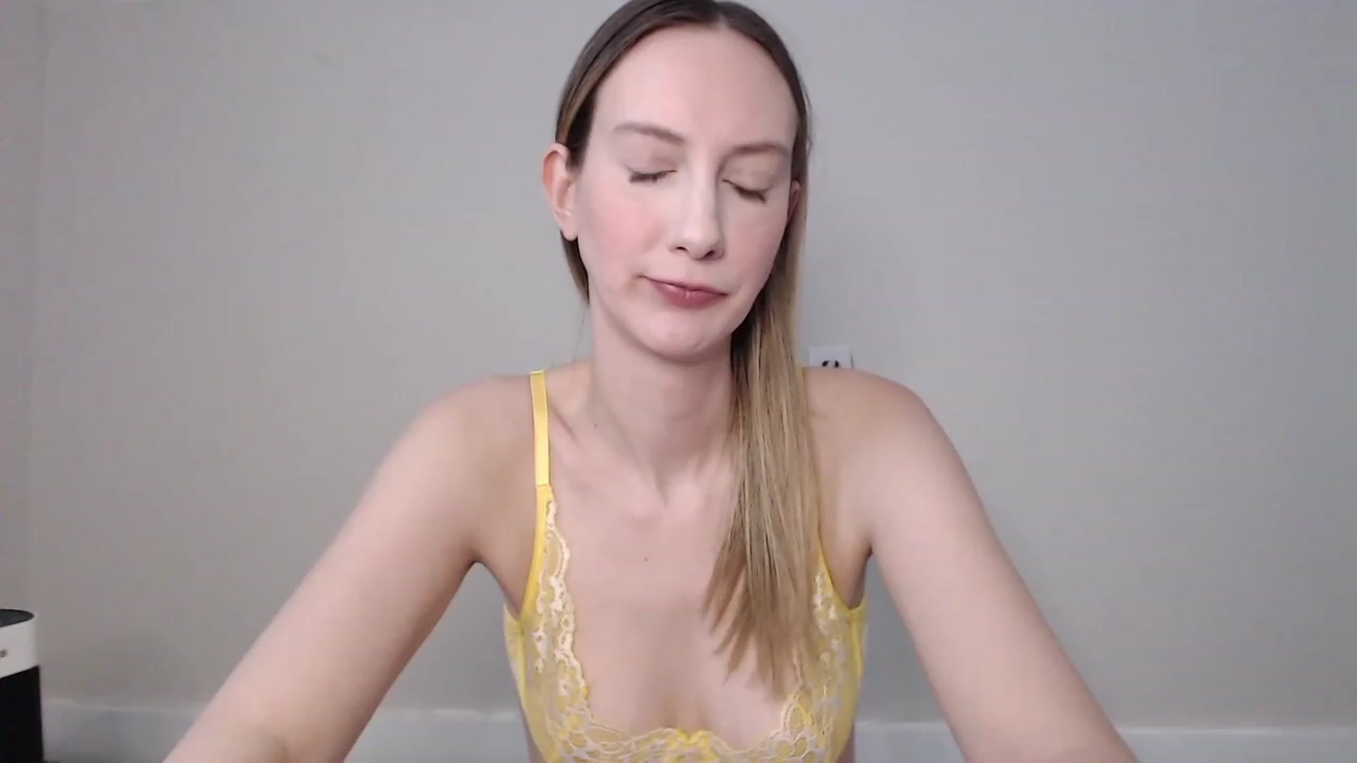 Gallery image thumbnail from Strwberrymoon's myfreecams stream on, 01/22/2023, 22:37 image 17 of 20