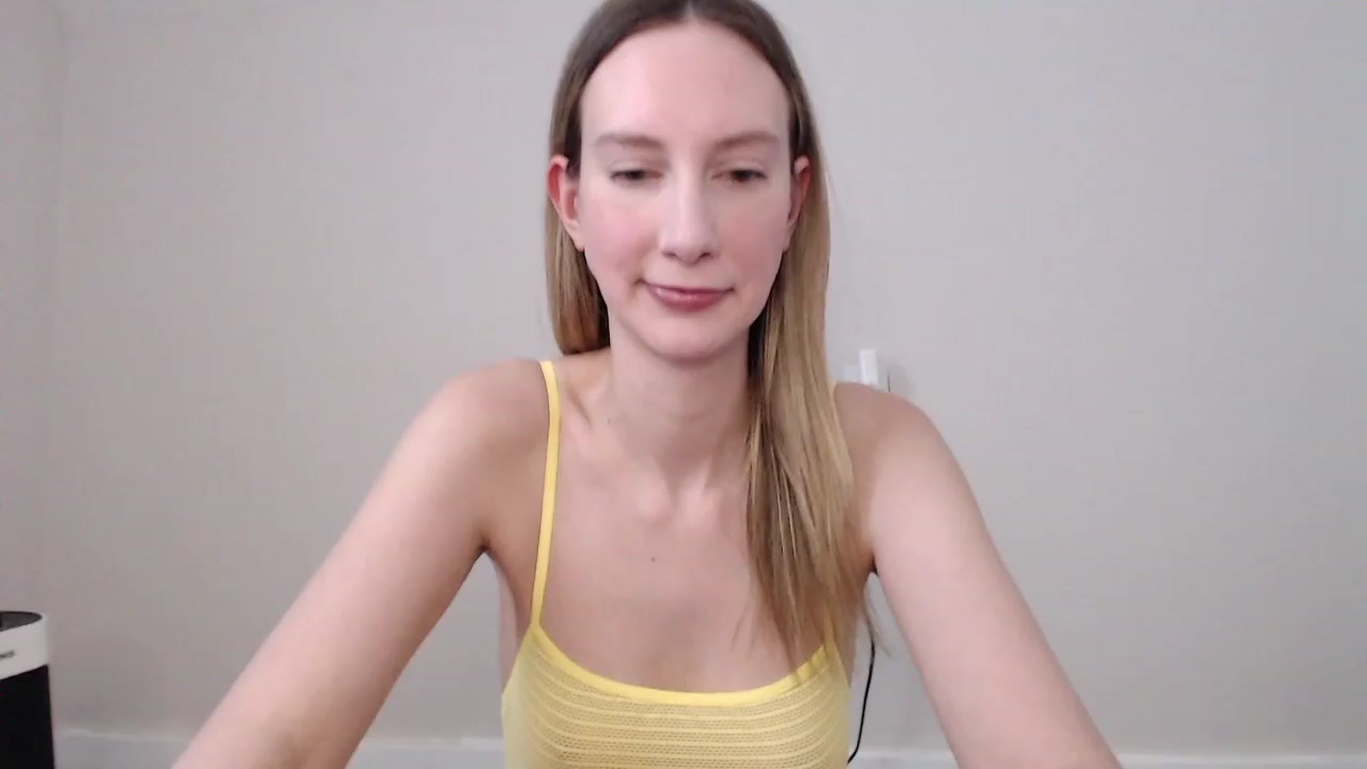 Gallery image thumbnail from Strwberrymoon's myfreecams stream on, 01/30/2023, 22:17 image 9 of 20