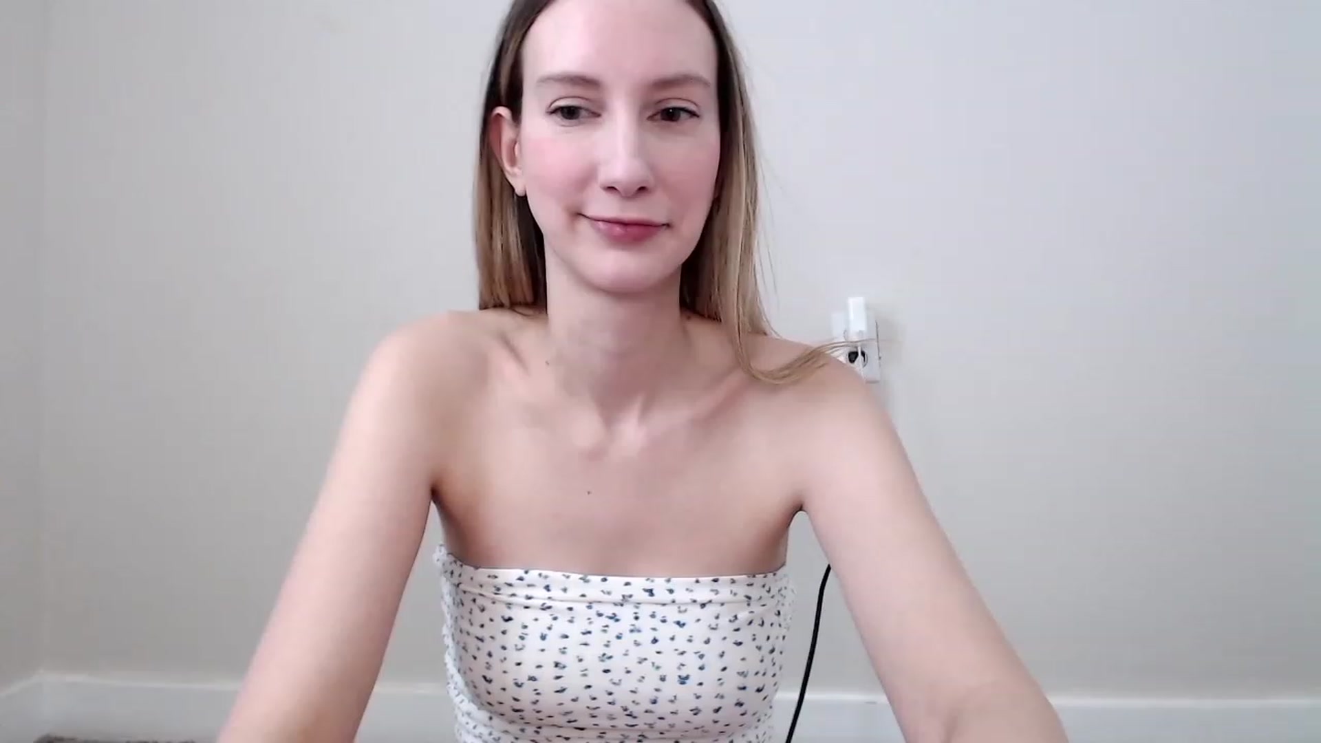 Gallery image thumbnail from Strwberrymoon's myfreecams stream on, 02/11/2023, 20:33 image 19 of 20